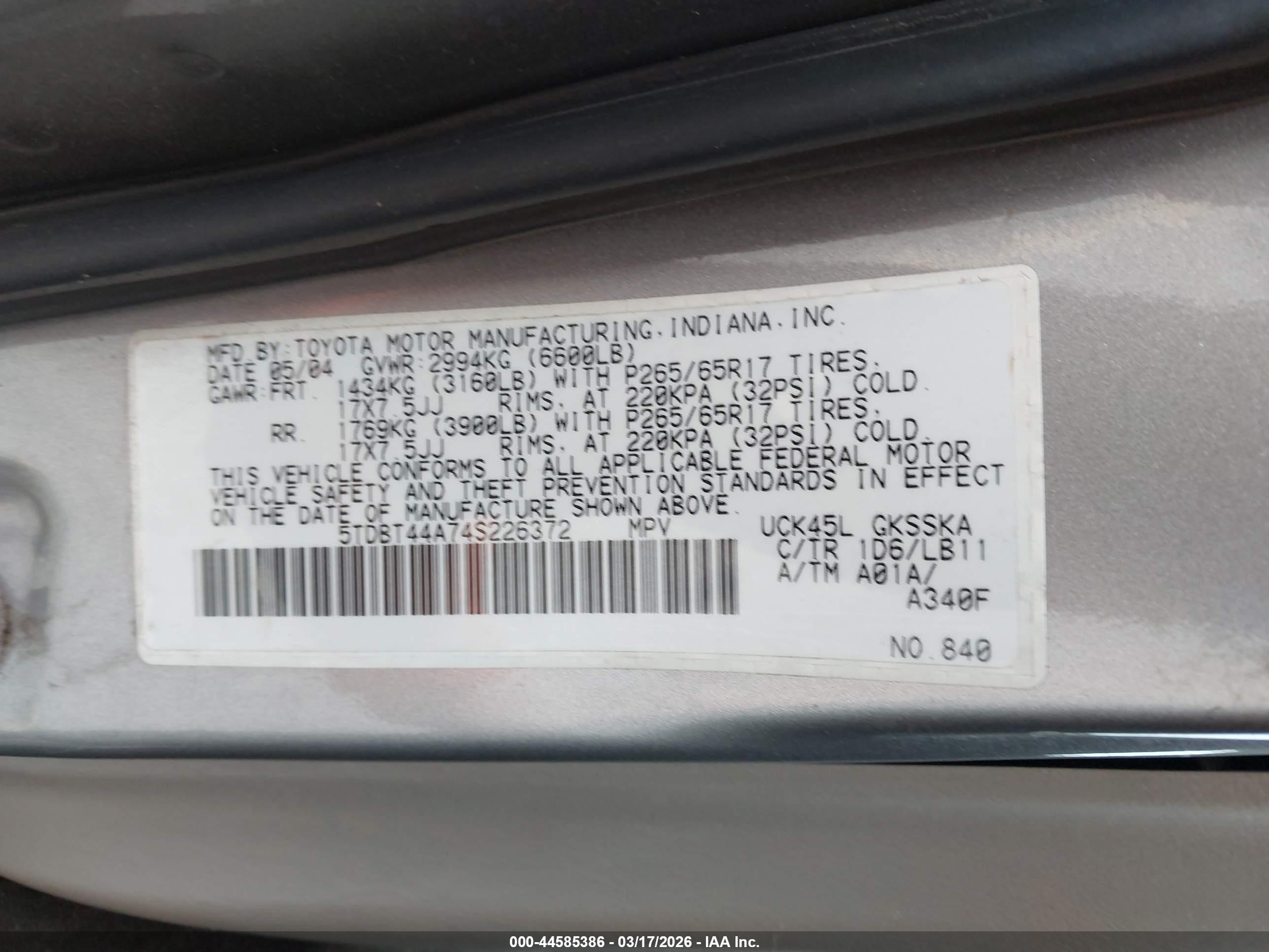 2004 Toyota Sequoia Sr5 V8 Silver vin: 5TDBT44A74S226372