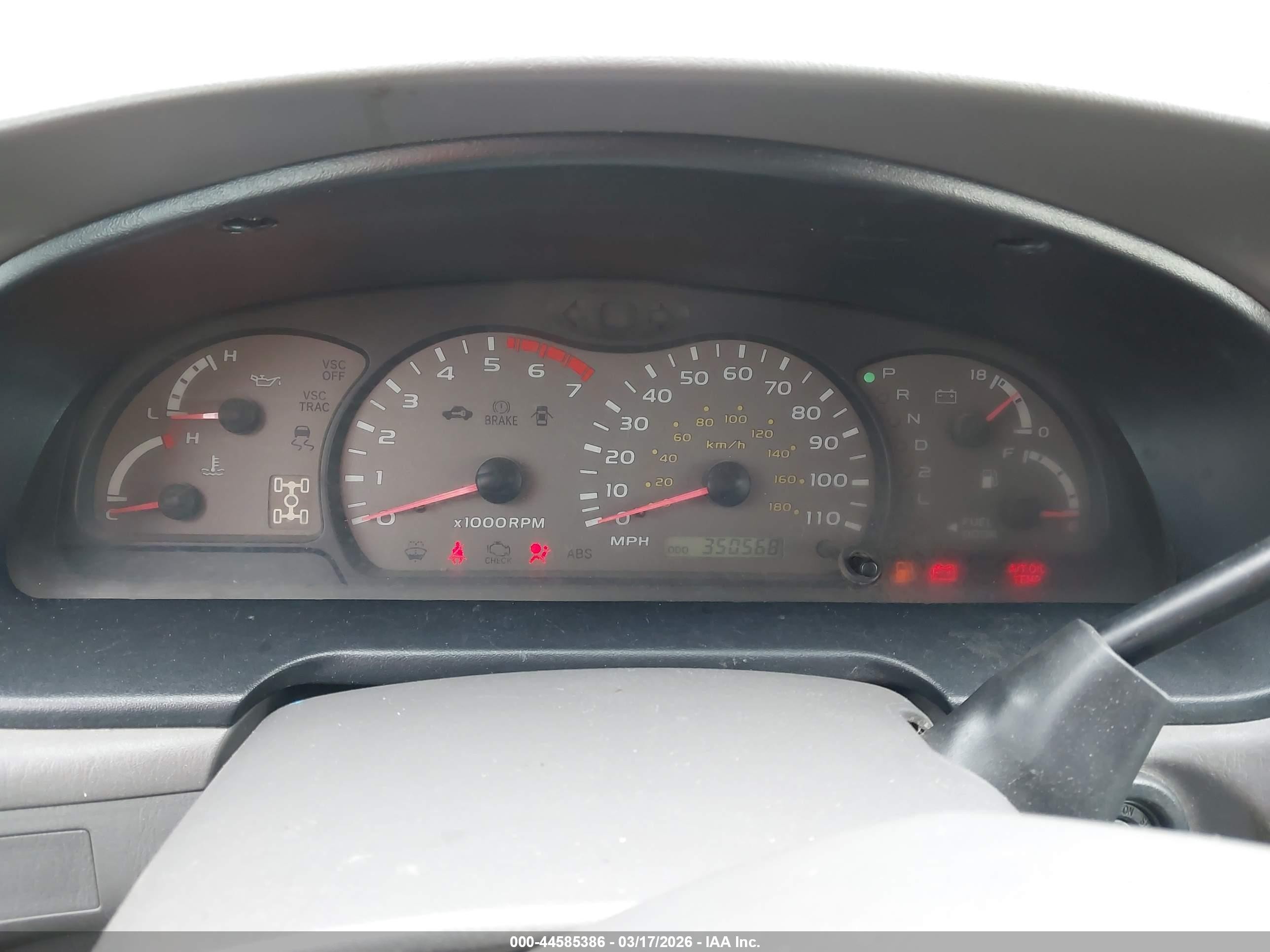 2004 Toyota Sequoia Sr5 V8 Silver vin: 5TDBT44A74S226372