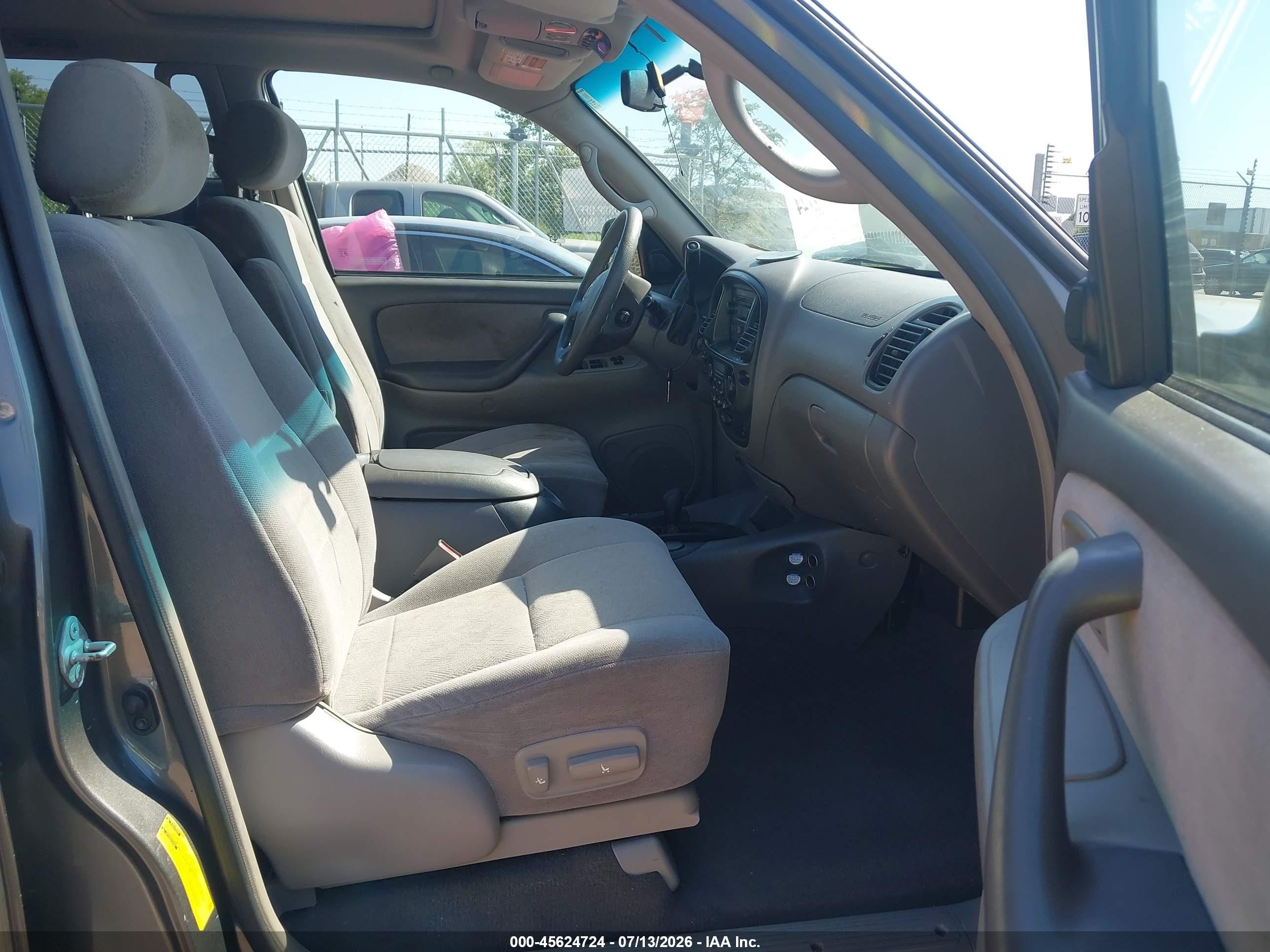 2004 Toyota Sequoia Sr5 V8 Pewter vin: 5TDBT44A74S231510