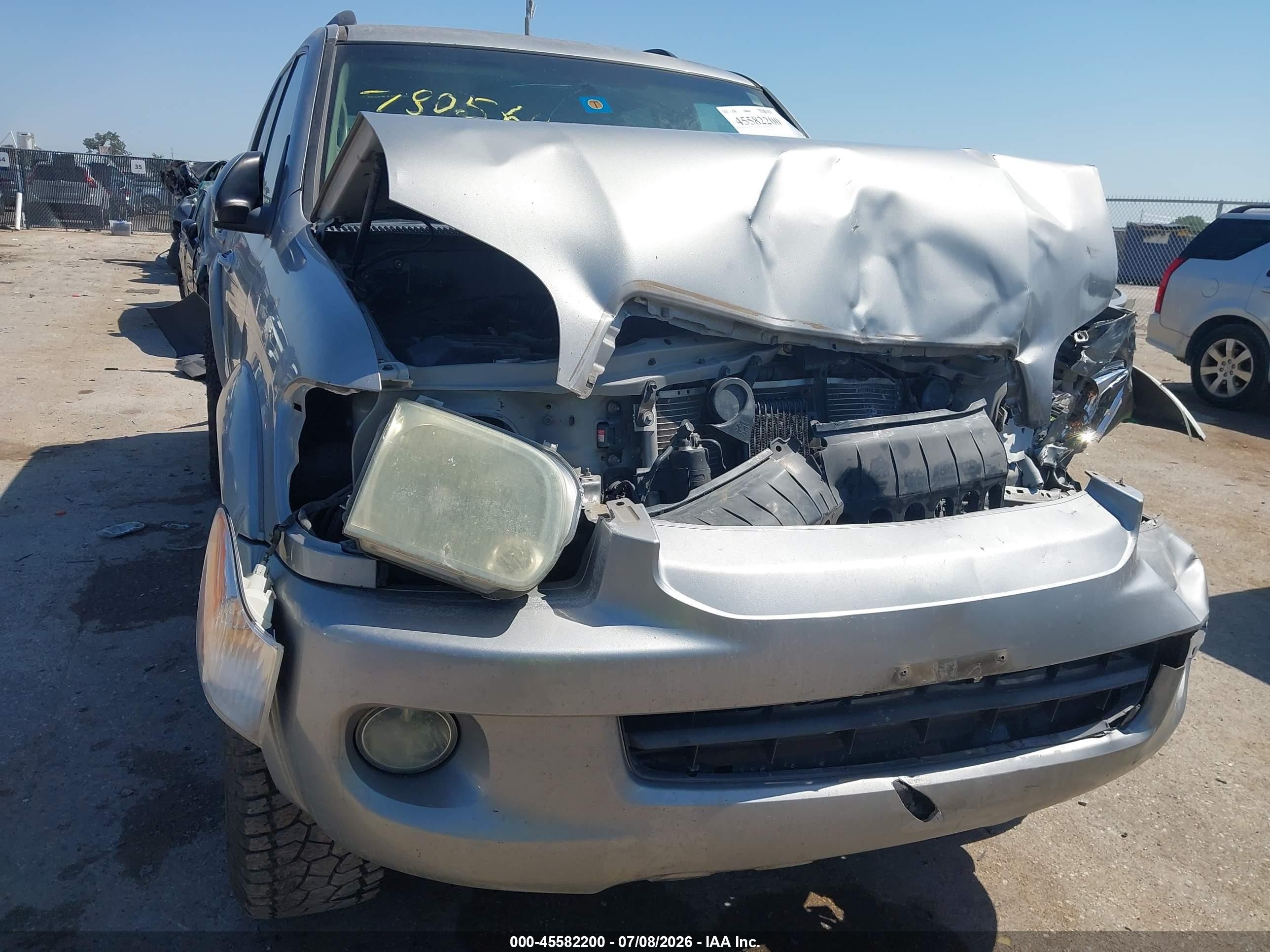 2005 Toyota Sequoia Sr5 V8 Silver vin: 5TDBT44A75S237244