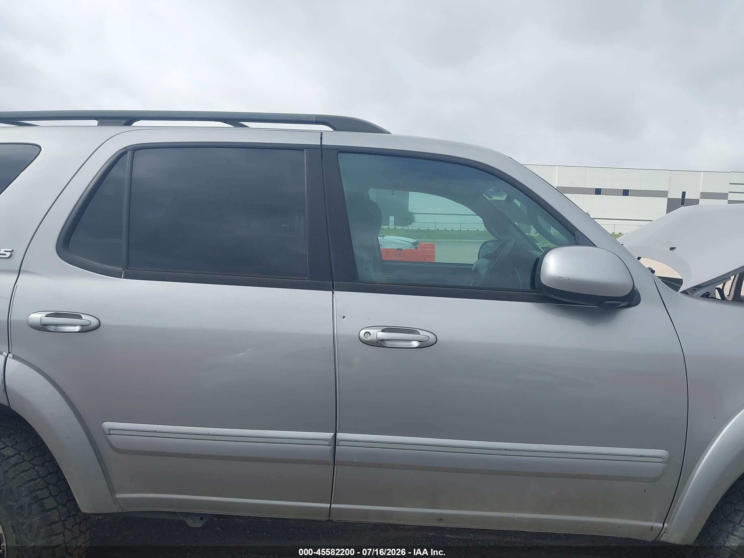 2005 Toyota Sequoia Sr5 V8 Silver vin: 5TDBT44A75S237244