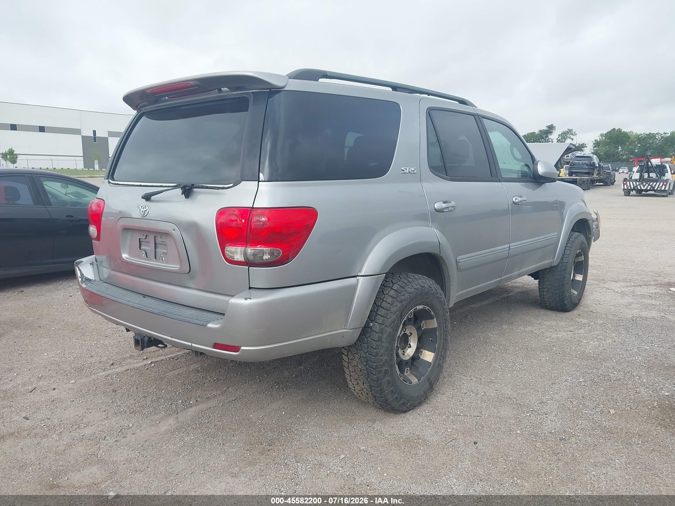 2005 Toyota Sequoia Sr5 V8 Silver vin: 5TDBT44A75S237244