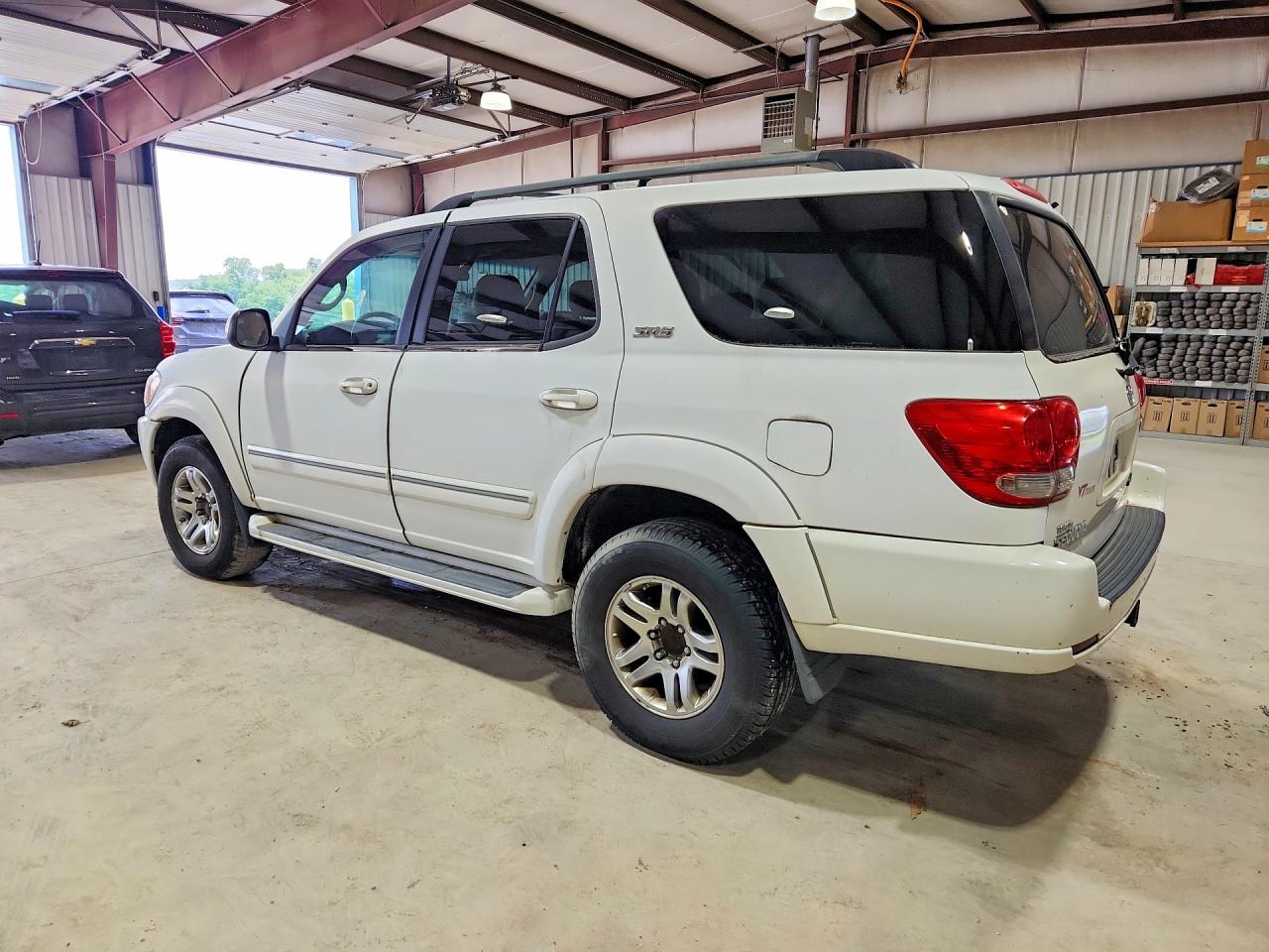 2005 Toyota Sequoia Sr5 White vin: 5TDBT44A75S238023