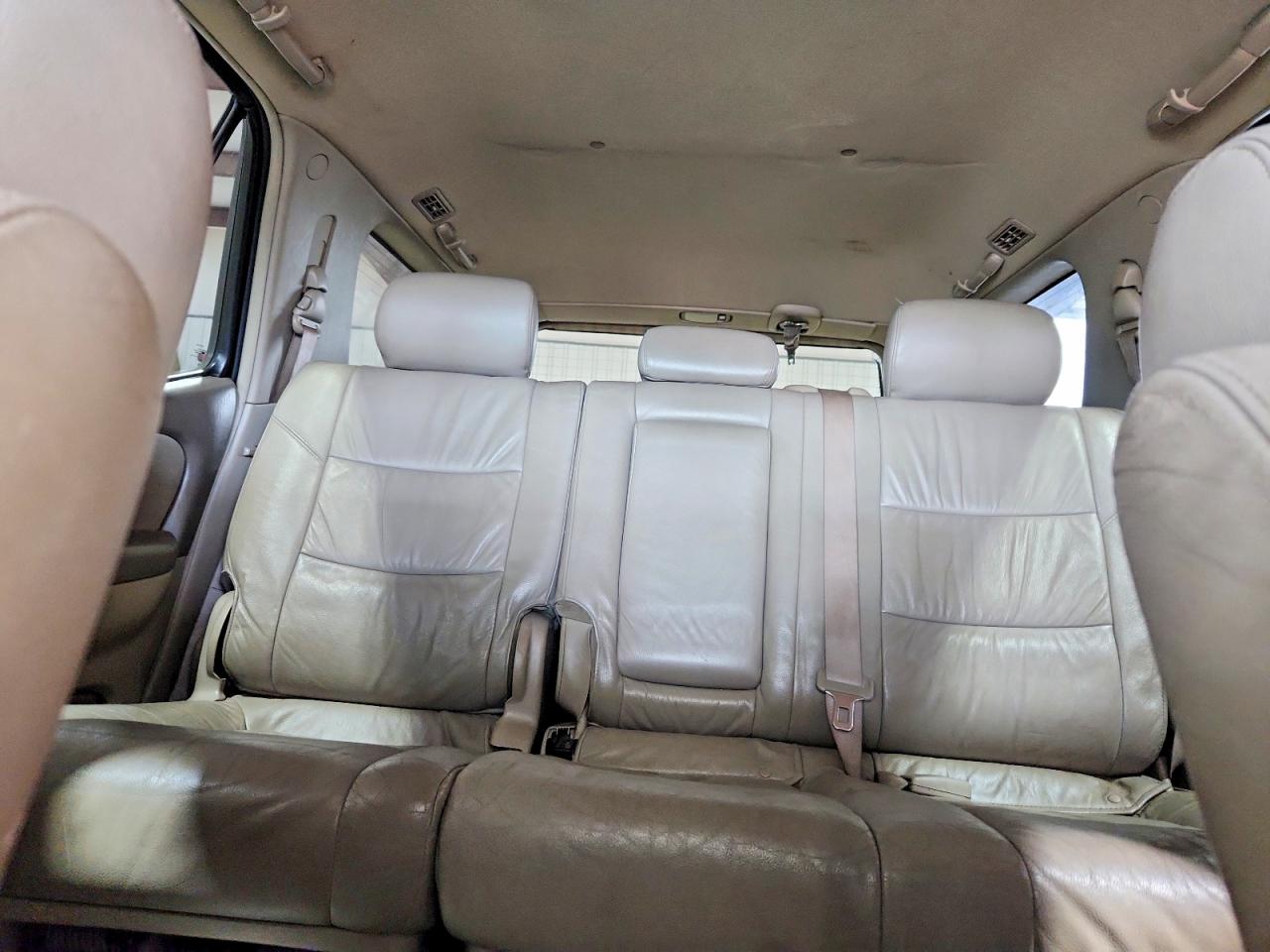 2005 Toyota Sequoia Sr5 White vin: 5TDBT44A75S238023