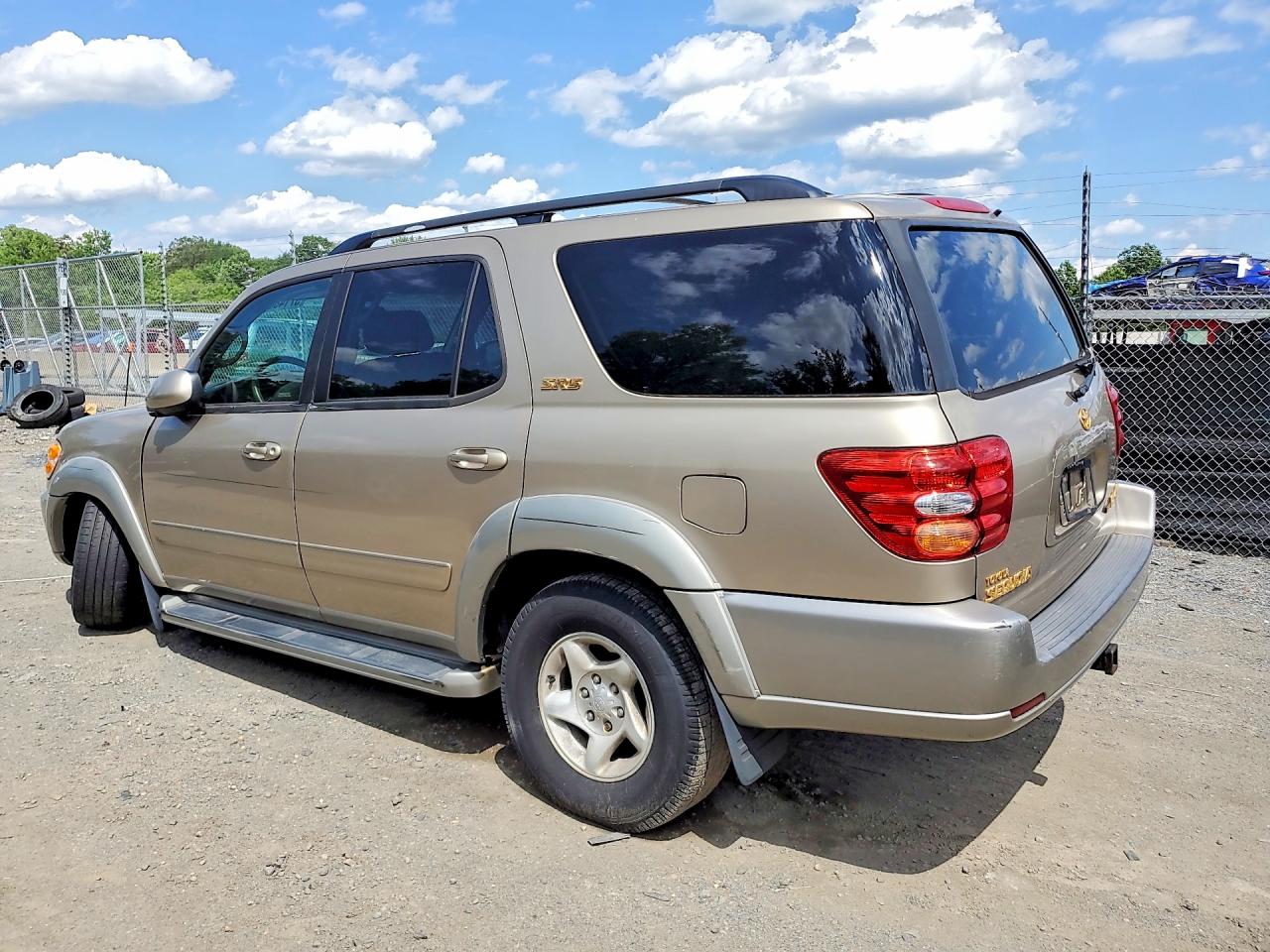 2002 Toyota Sequoia Sr5 Золотой vin: 5TDBT44A82S071439