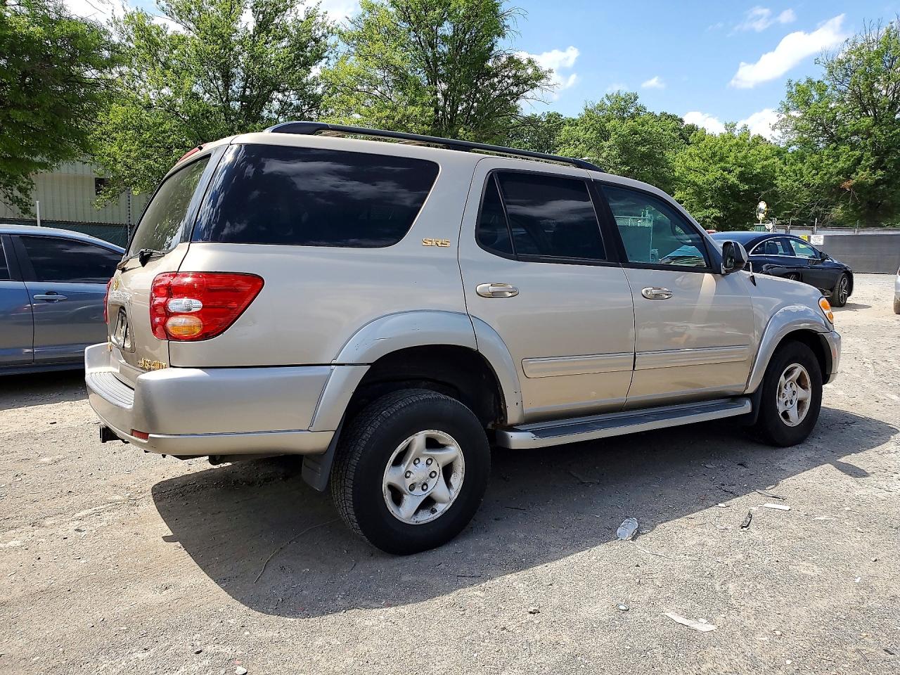2002 Toyota Sequoia Sr5 Золотой vin: 5TDBT44A82S071439