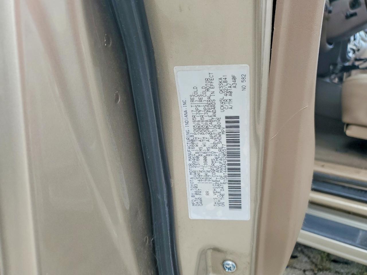 2004 Toyota Sequoia Золотой vin: 5TDBT44A84S205577