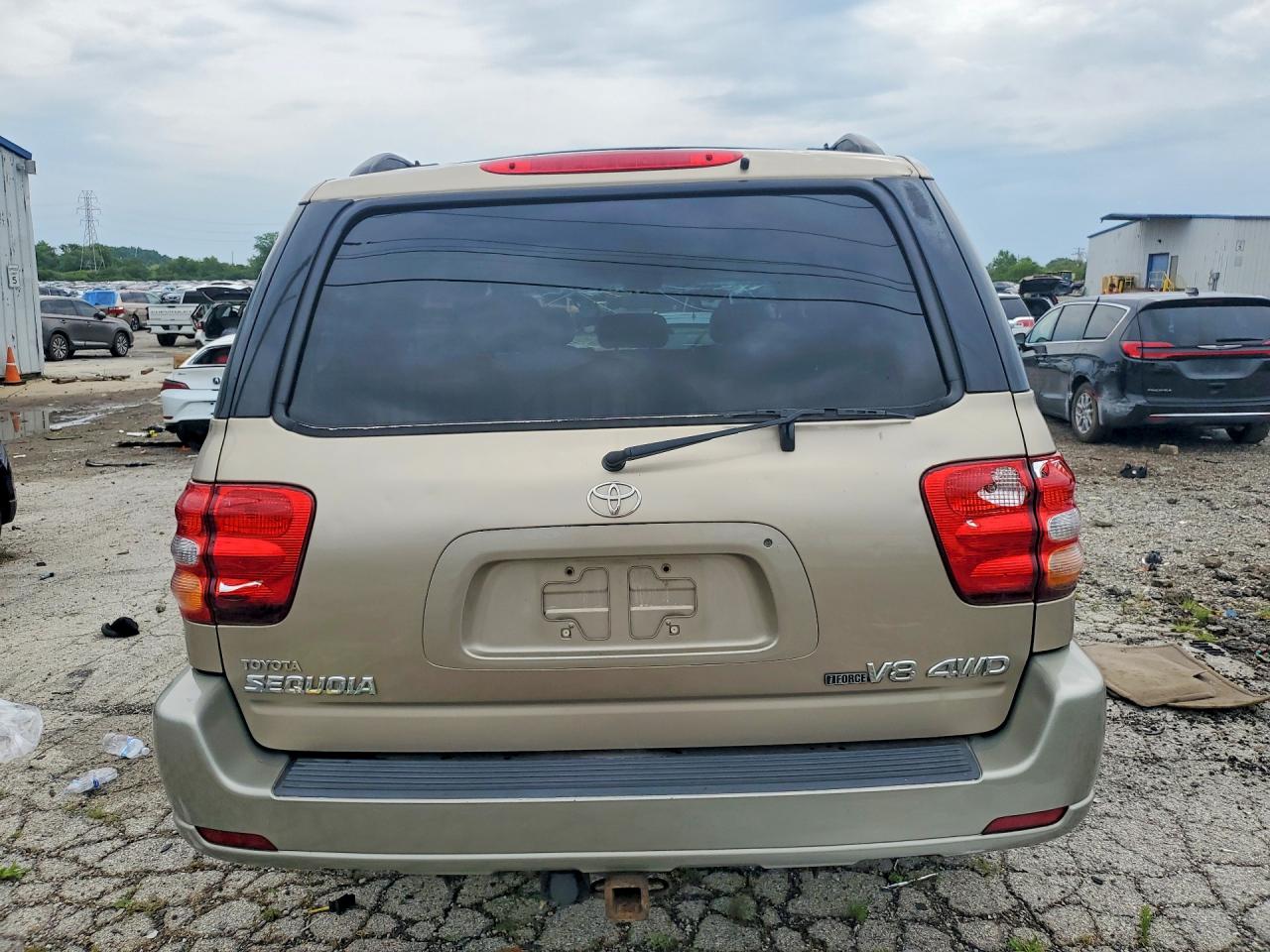 2004 Toyota Sequoia Золотой vin: 5TDBT44A84S205577