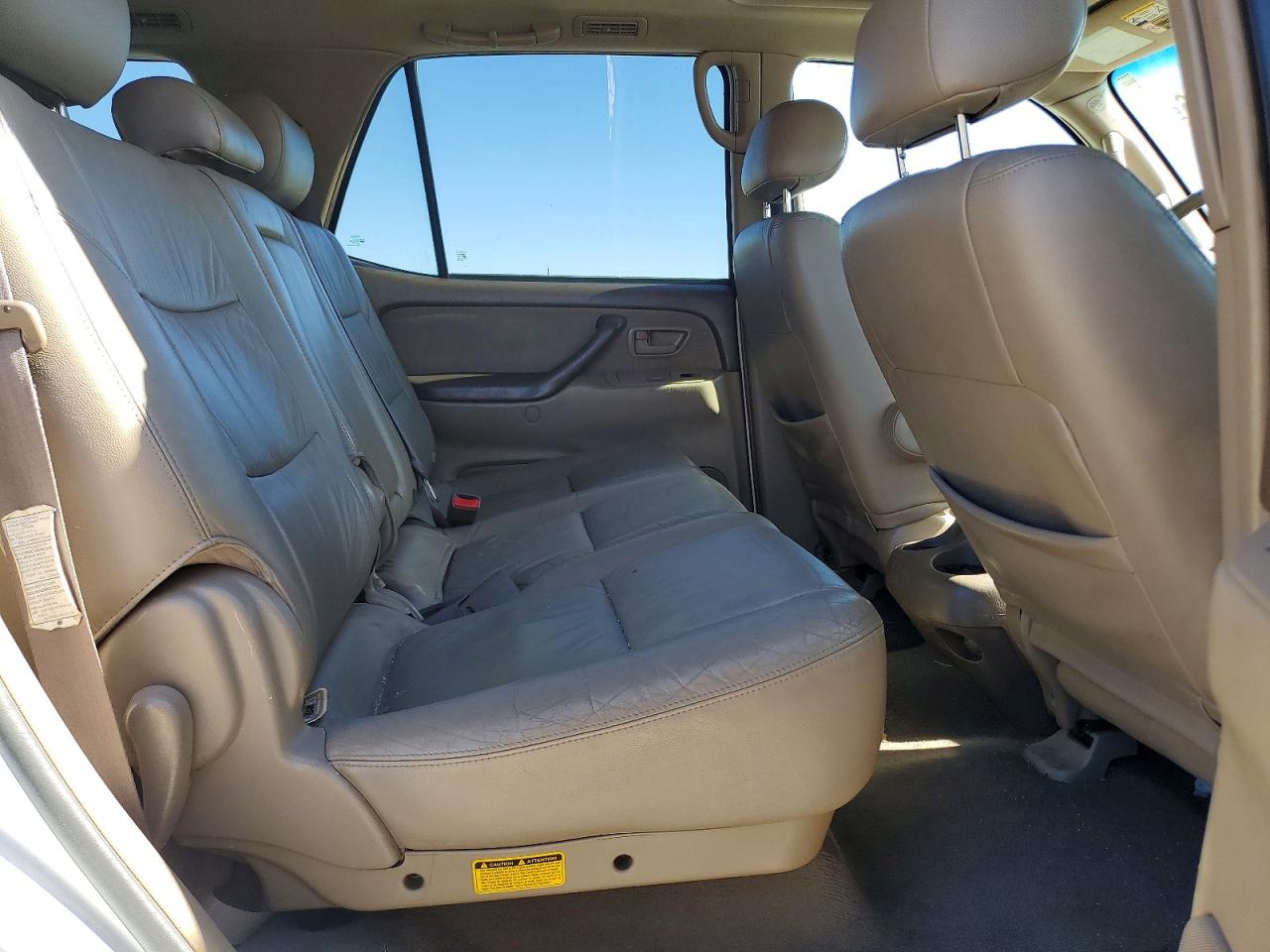 2004 Toyota Sequoia Sr5 White vin: 5TDBT44A84S220659