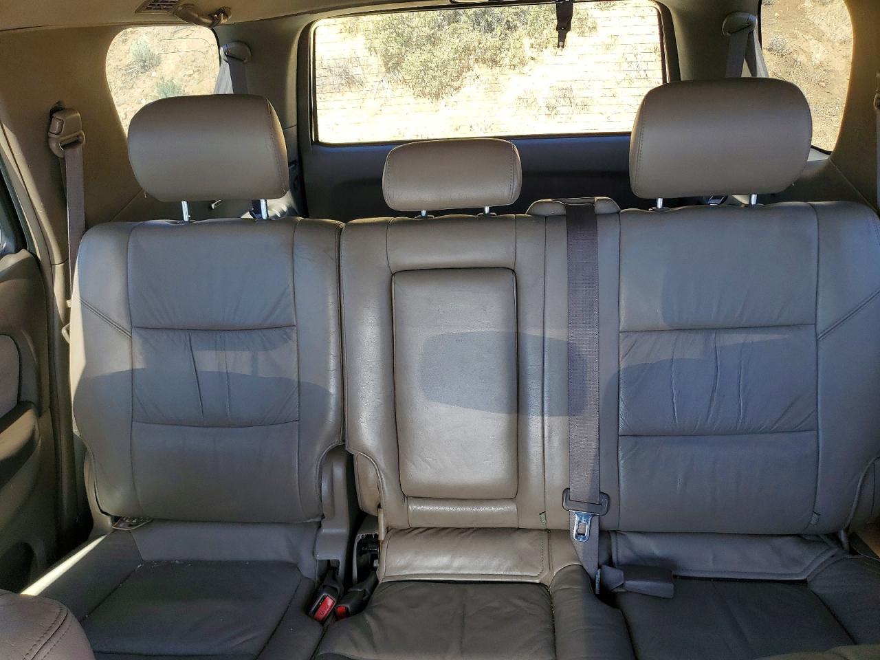 2004 Toyota Sequoia Sr5 White vin: 5TDBT44A84S220659