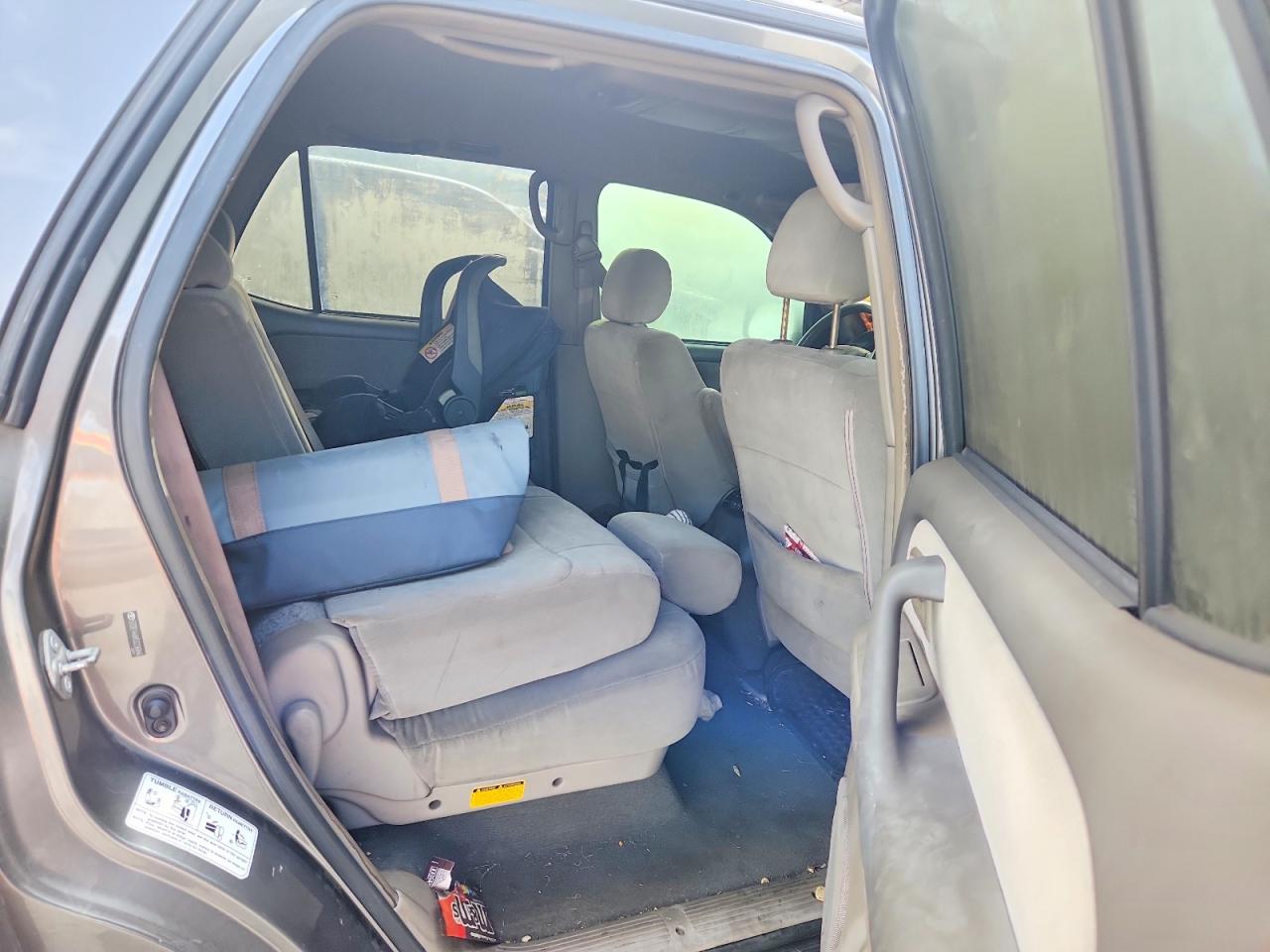 2005 Toyota Sequoia Sr5 Gray vin: 5TDBT44A85S236846