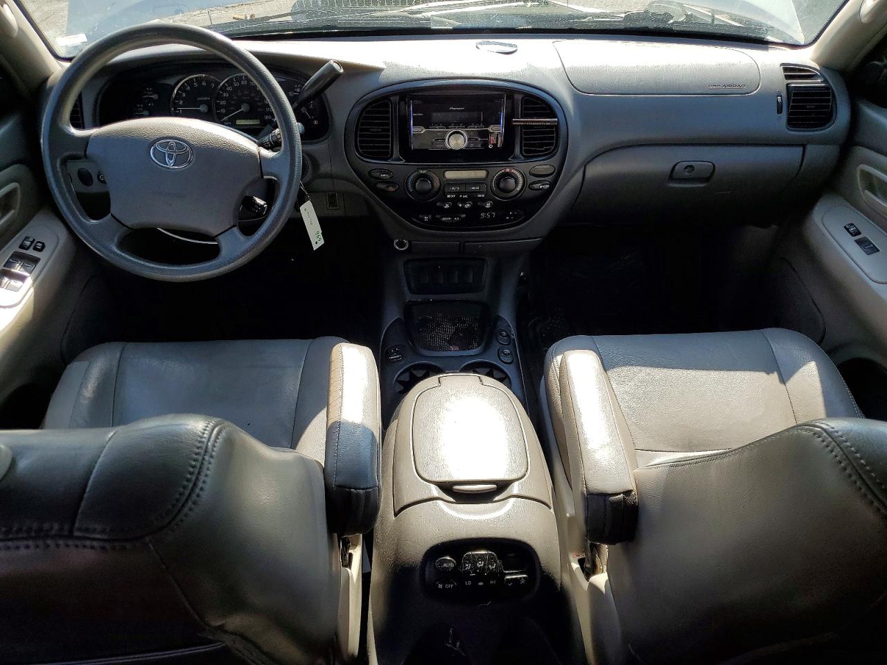 2005 Toyota Sequoia Sr5 Silver vin: 5TDBT44A85S240704
