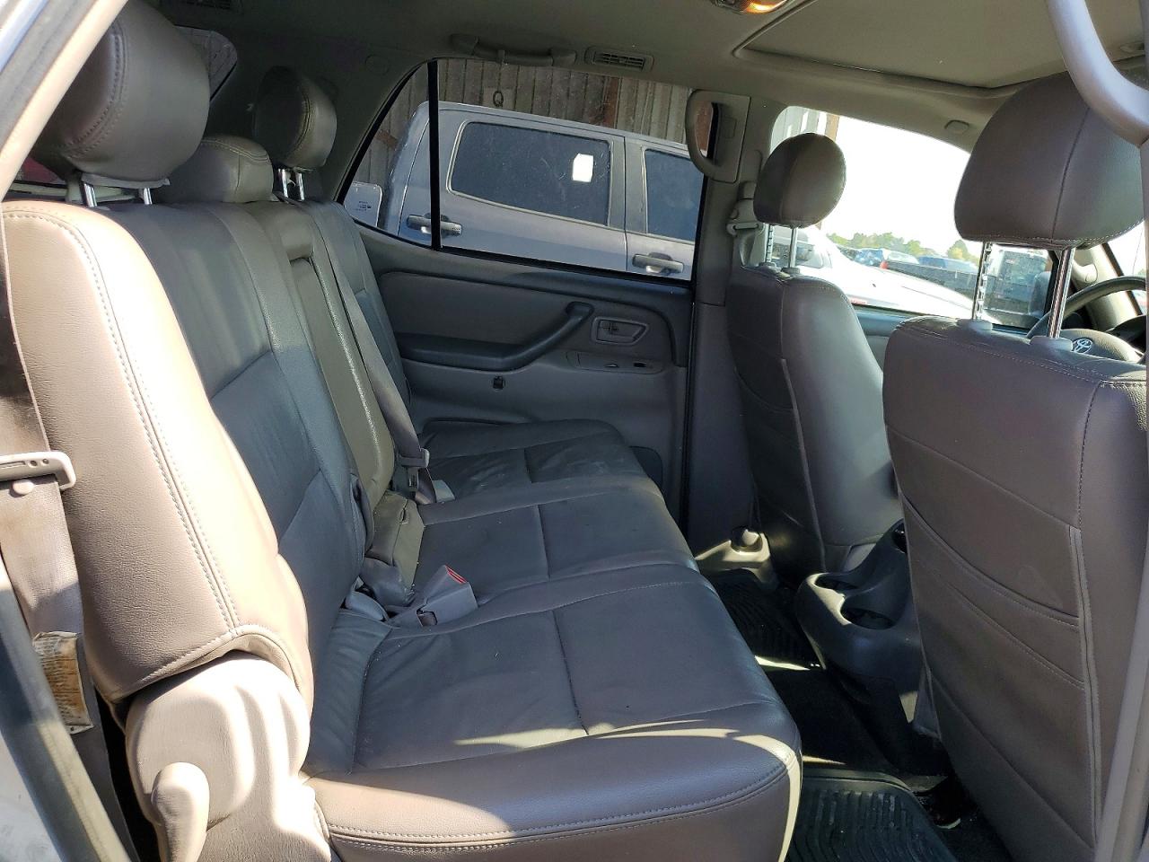 2005 Toyota Sequoia Sr5 Silver vin: 5TDBT44A85S240704