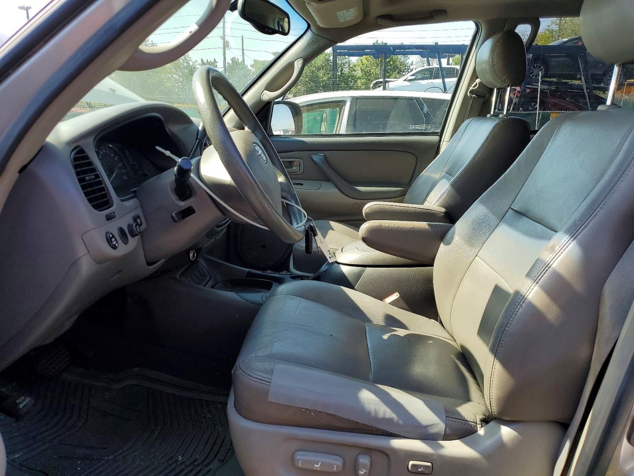 2005 Toyota Sequoia Sr5 Silver vin: 5TDBT44A85S240704