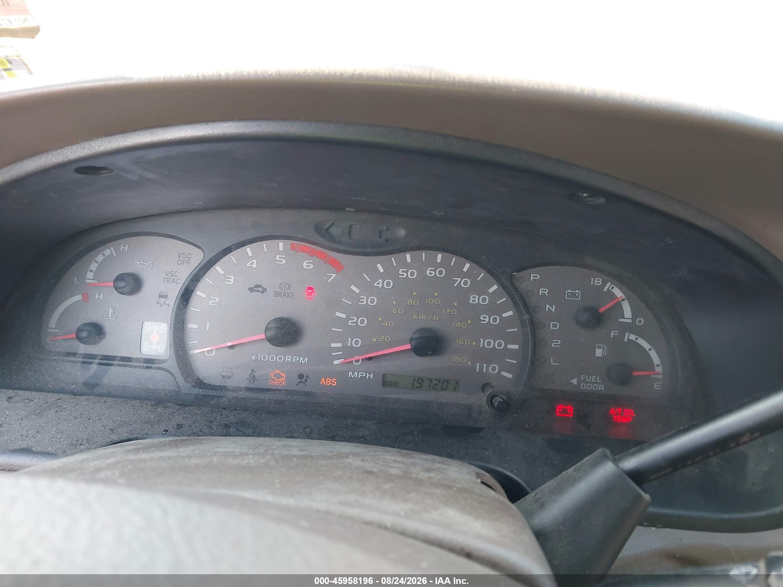 2004 Toyota Sequoia Sr5 V8 Champagne vin: 5TDBT44A94S206916