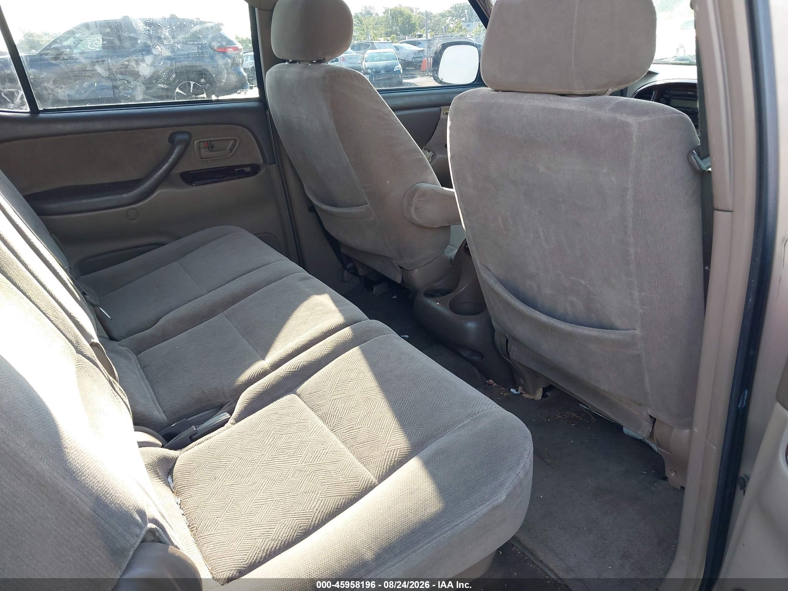 2004 Toyota Sequoia Sr5 V8 Champagne vin: 5TDBT44A94S206916