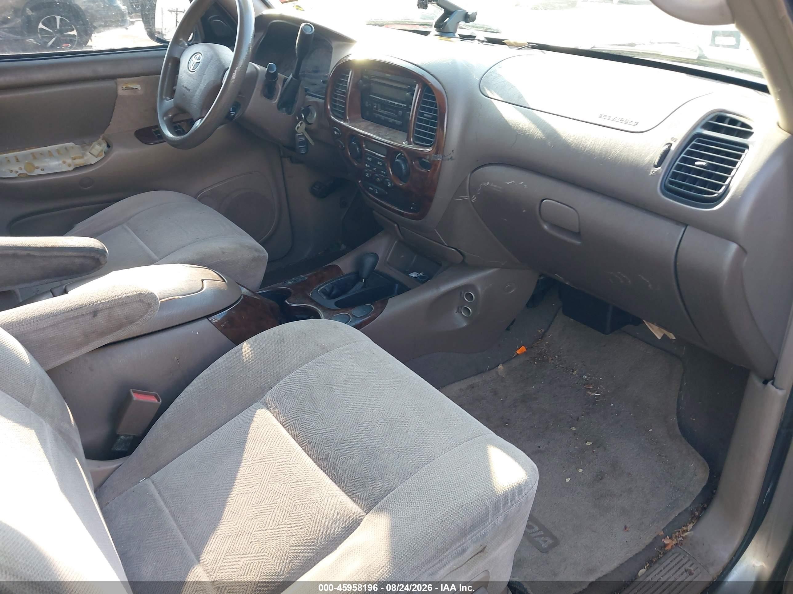 2004 Toyota Sequoia Sr5 V8 Champagne vin: 5TDBT44A94S206916