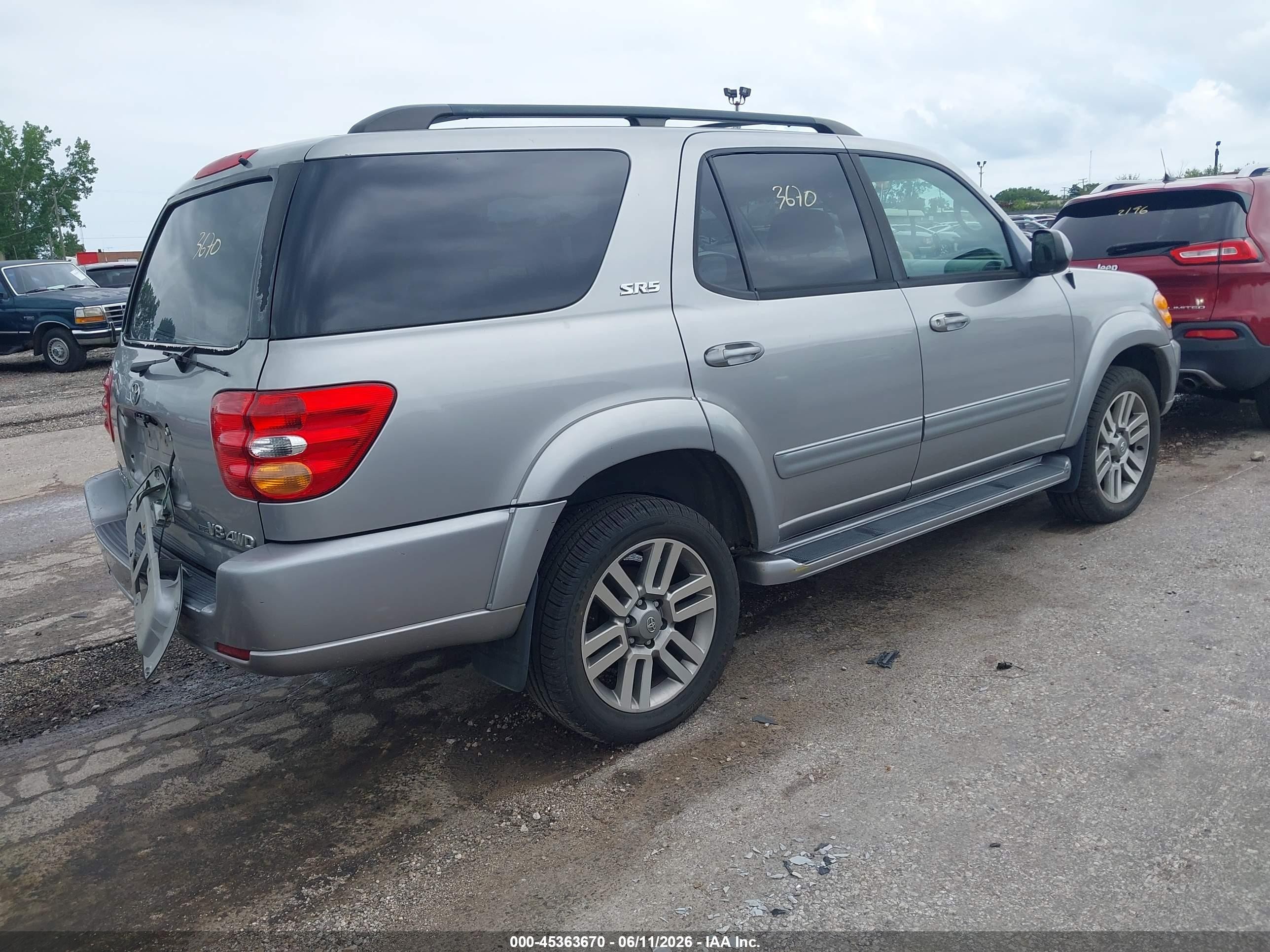 2004 Toyota Sequoia Sr5 V8 Серебряный vin: 5TDBT44A94S207581
