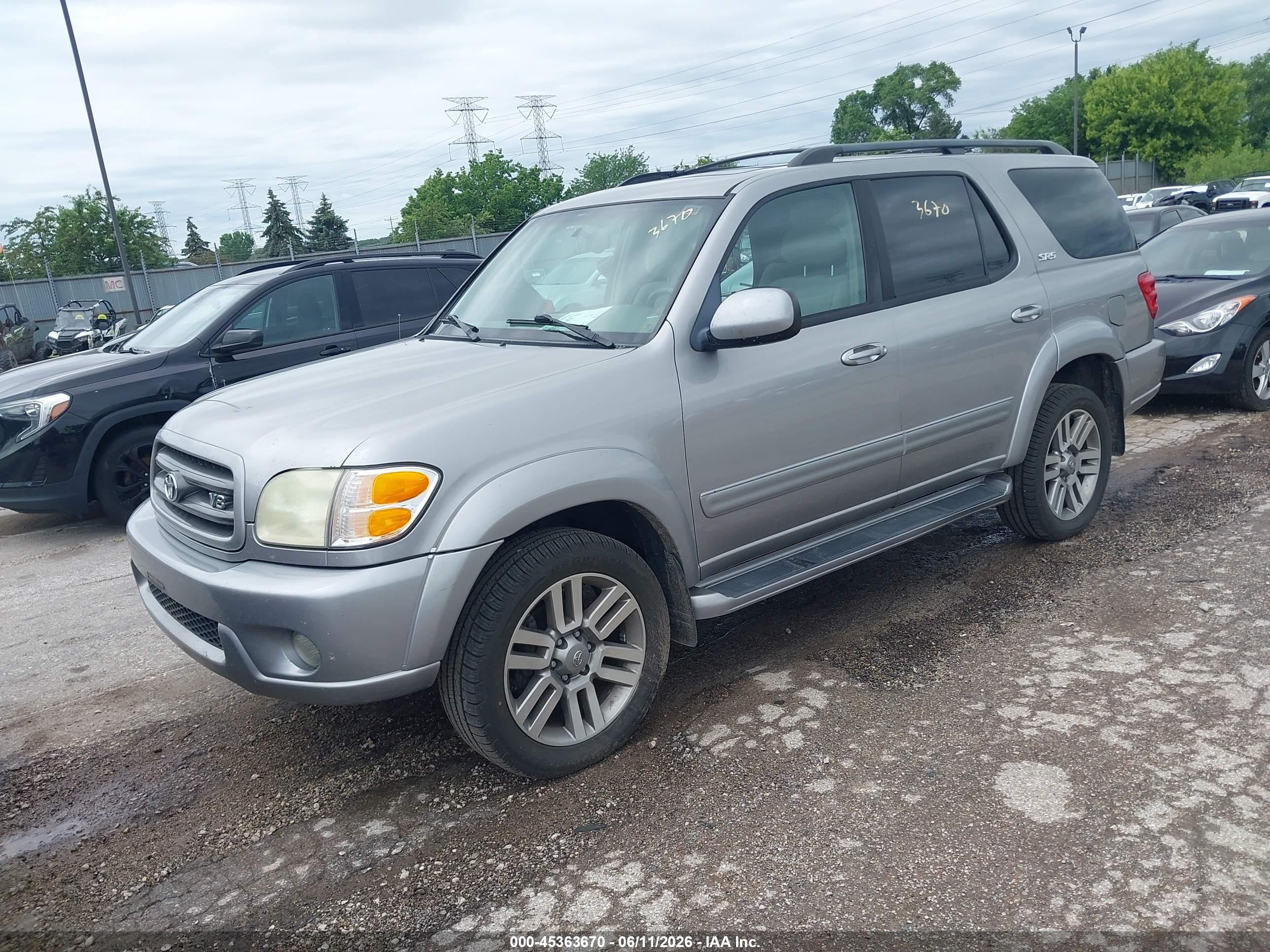2004 Toyota Sequoia Sr5 V8 Серебряный vin: 5TDBT44A94S207581