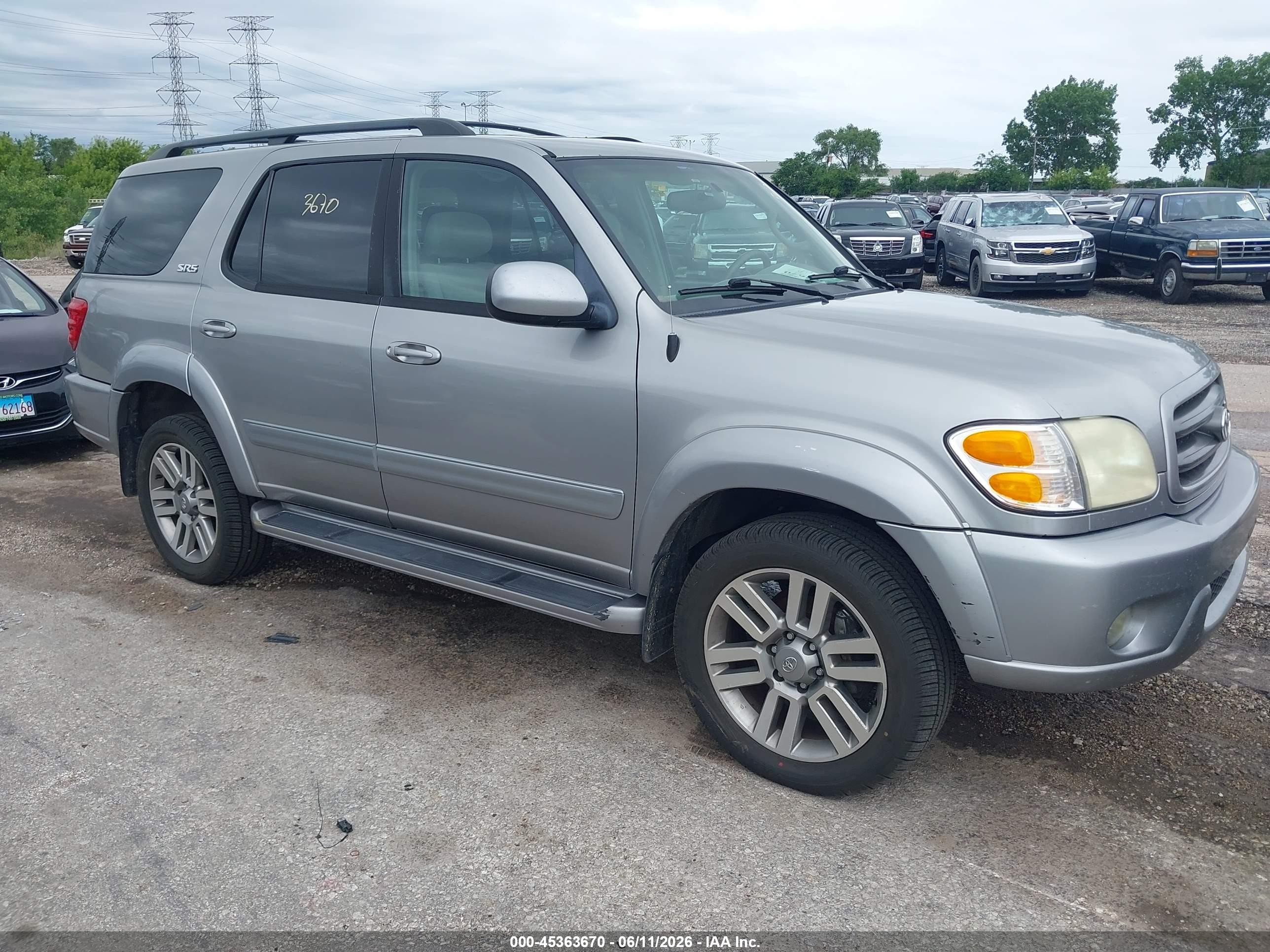 2004 Toyota Sequoia Sr5 V8 Серебряный vin: 5TDBT44A94S207581