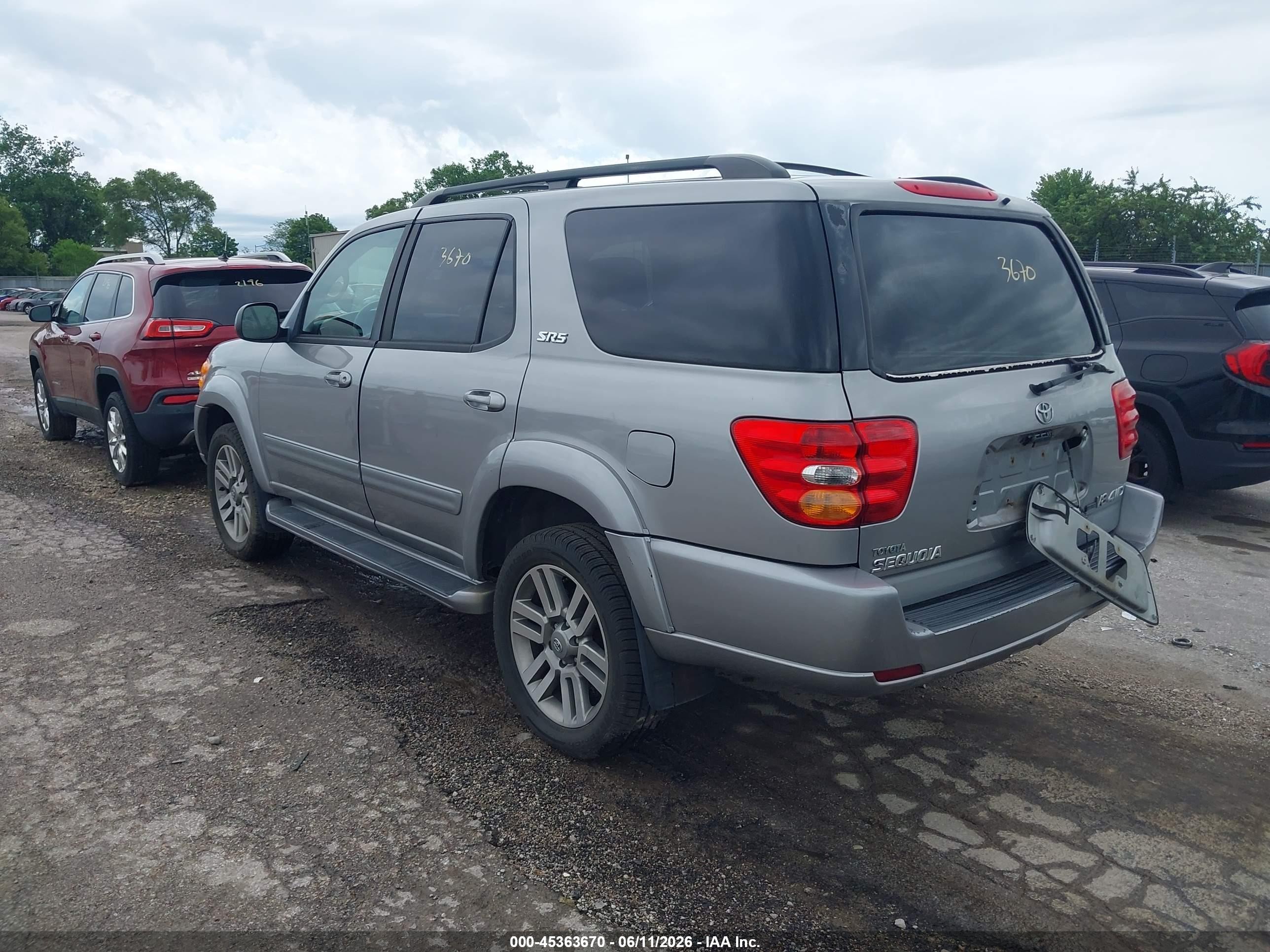 2004 Toyota Sequoia Sr5 V8 Серебряный vin: 5TDBT44A94S207581