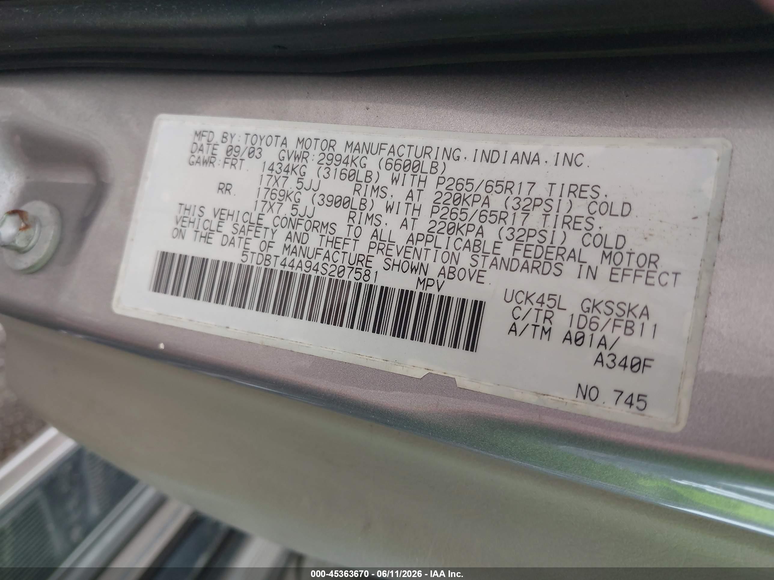 2004 Toyota Sequoia Sr5 V8 Серебряный vin: 5TDBT44A94S207581