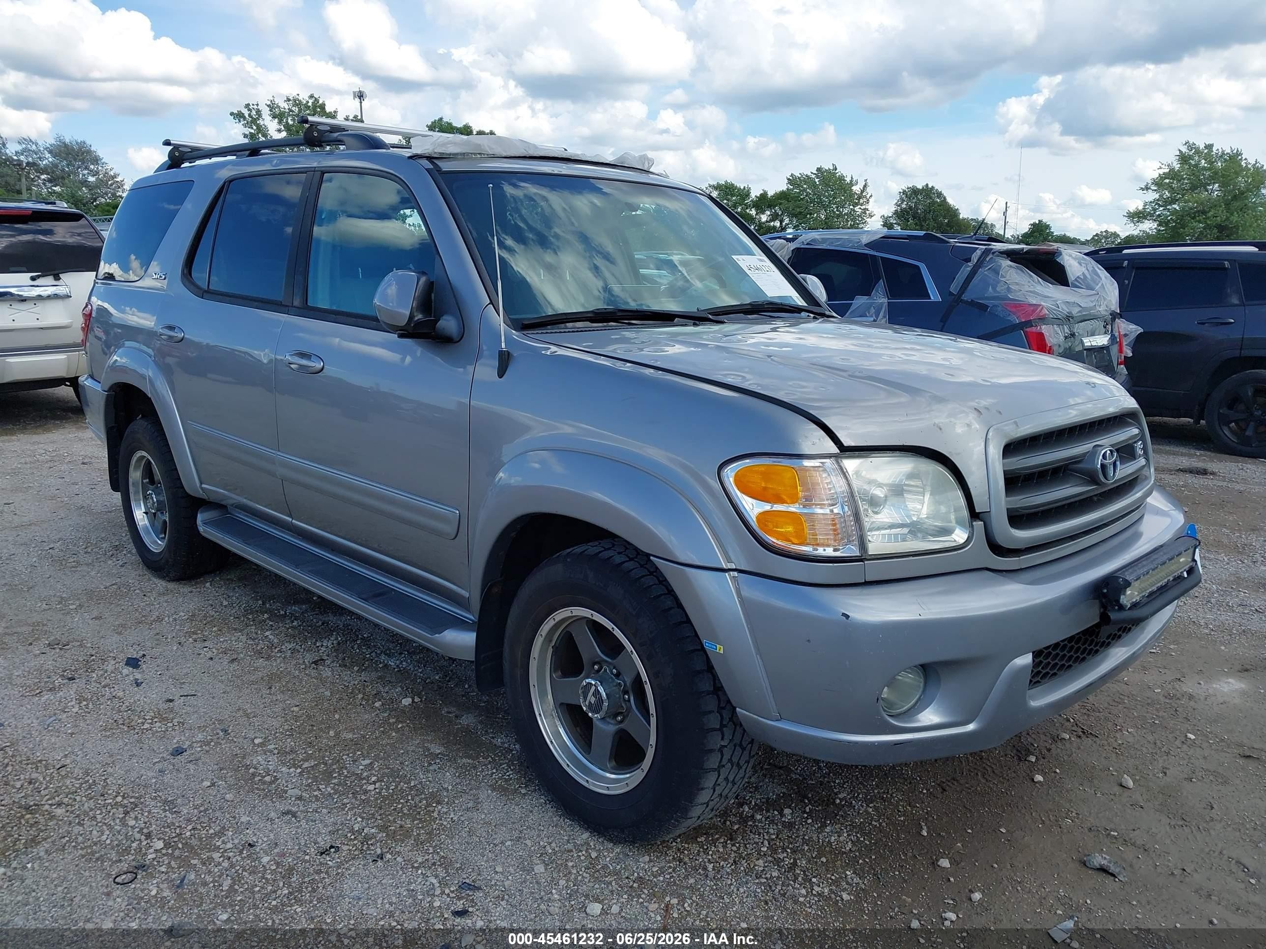 2004 Toyota Sequoia Sr5 V8 Silver vin: 5TDBT44A94S214613