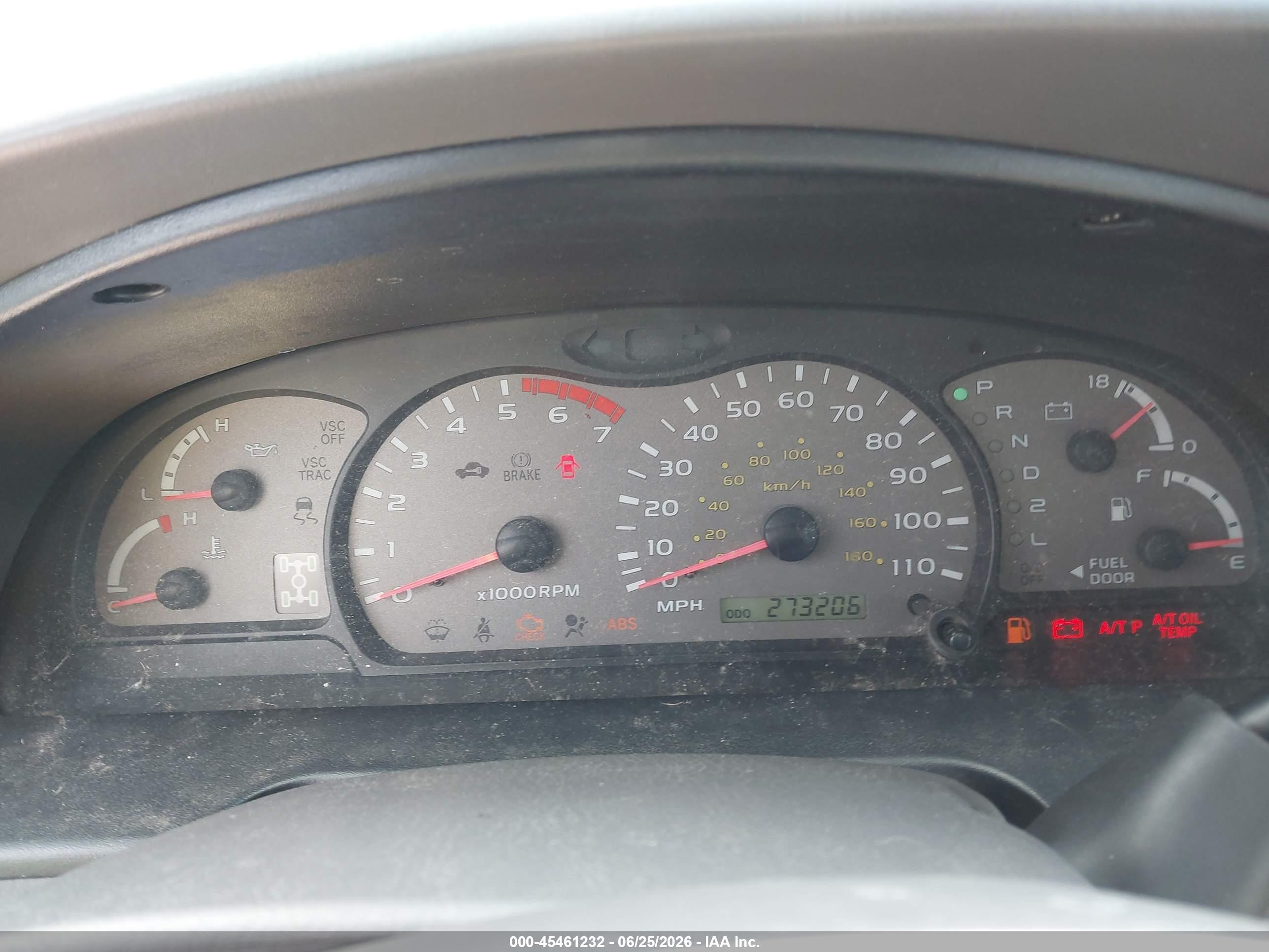 2004 Toyota Sequoia Sr5 V8 Silver vin: 5TDBT44A94S214613