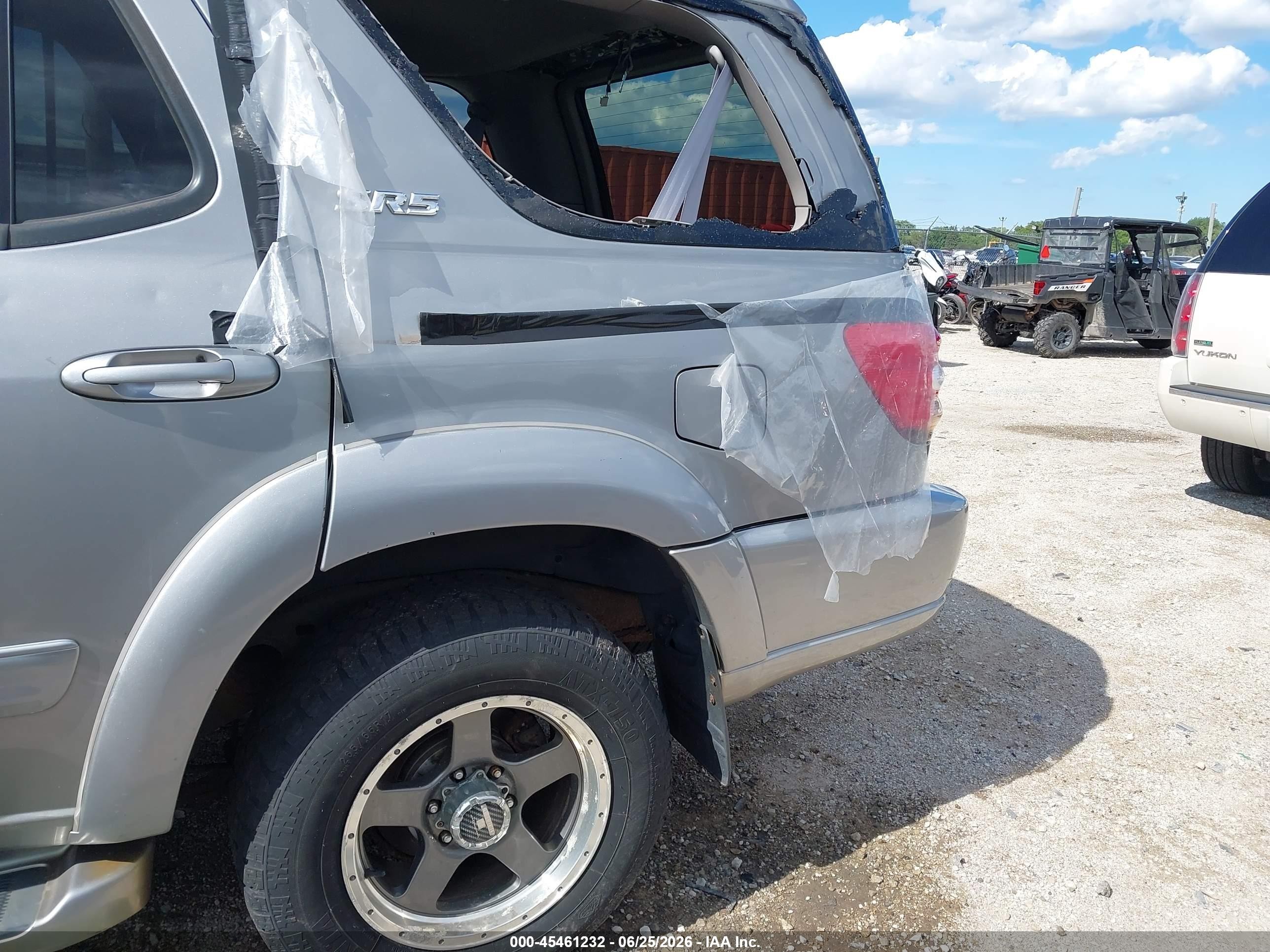 2004 Toyota Sequoia Sr5 V8 Silver vin: 5TDBT44A94S214613