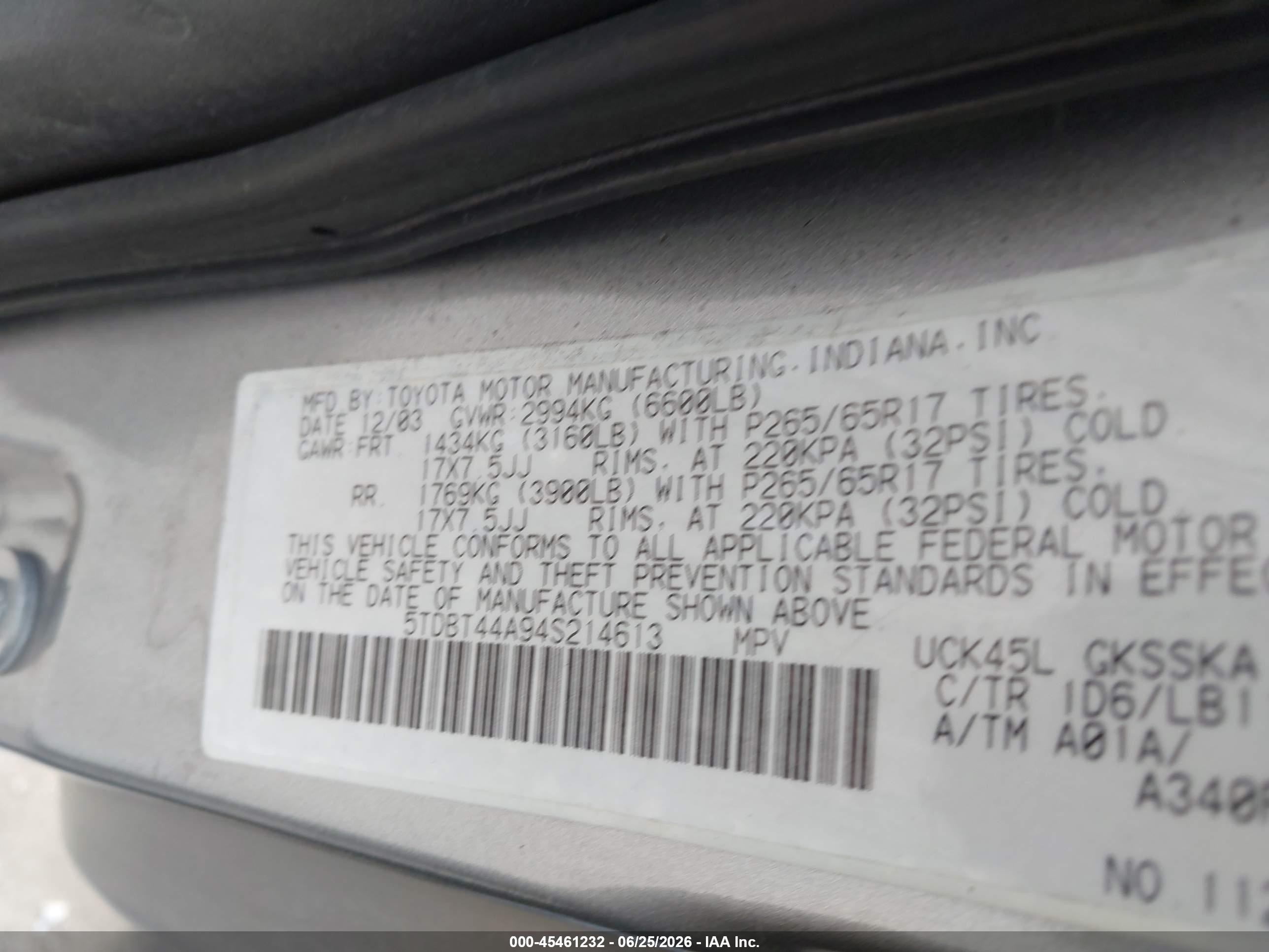 2004 Toyota Sequoia Sr5 V8 Silver vin: 5TDBT44A94S214613