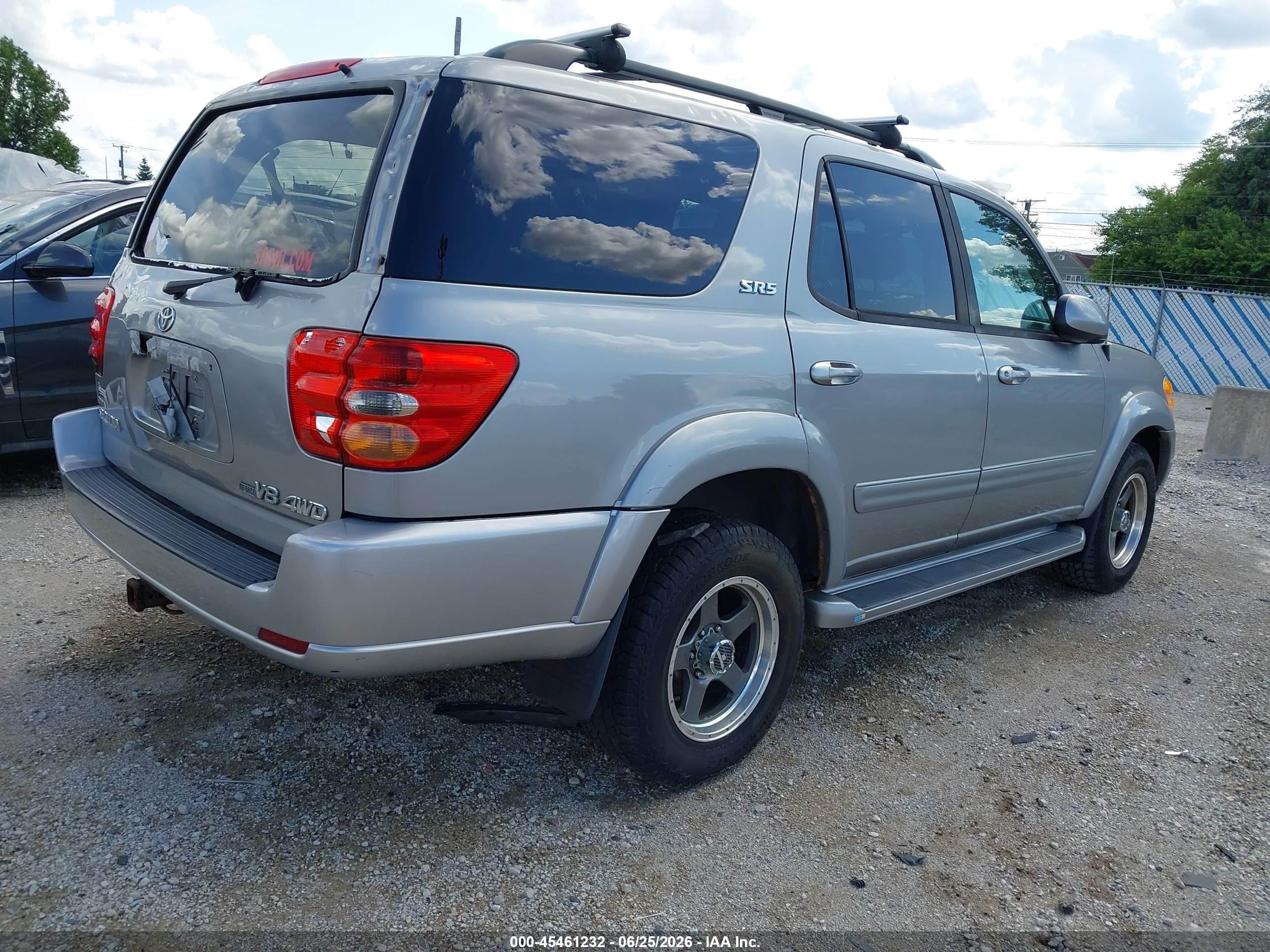 2004 Toyota Sequoia Sr5 V8 Silver vin: 5TDBT44A94S214613