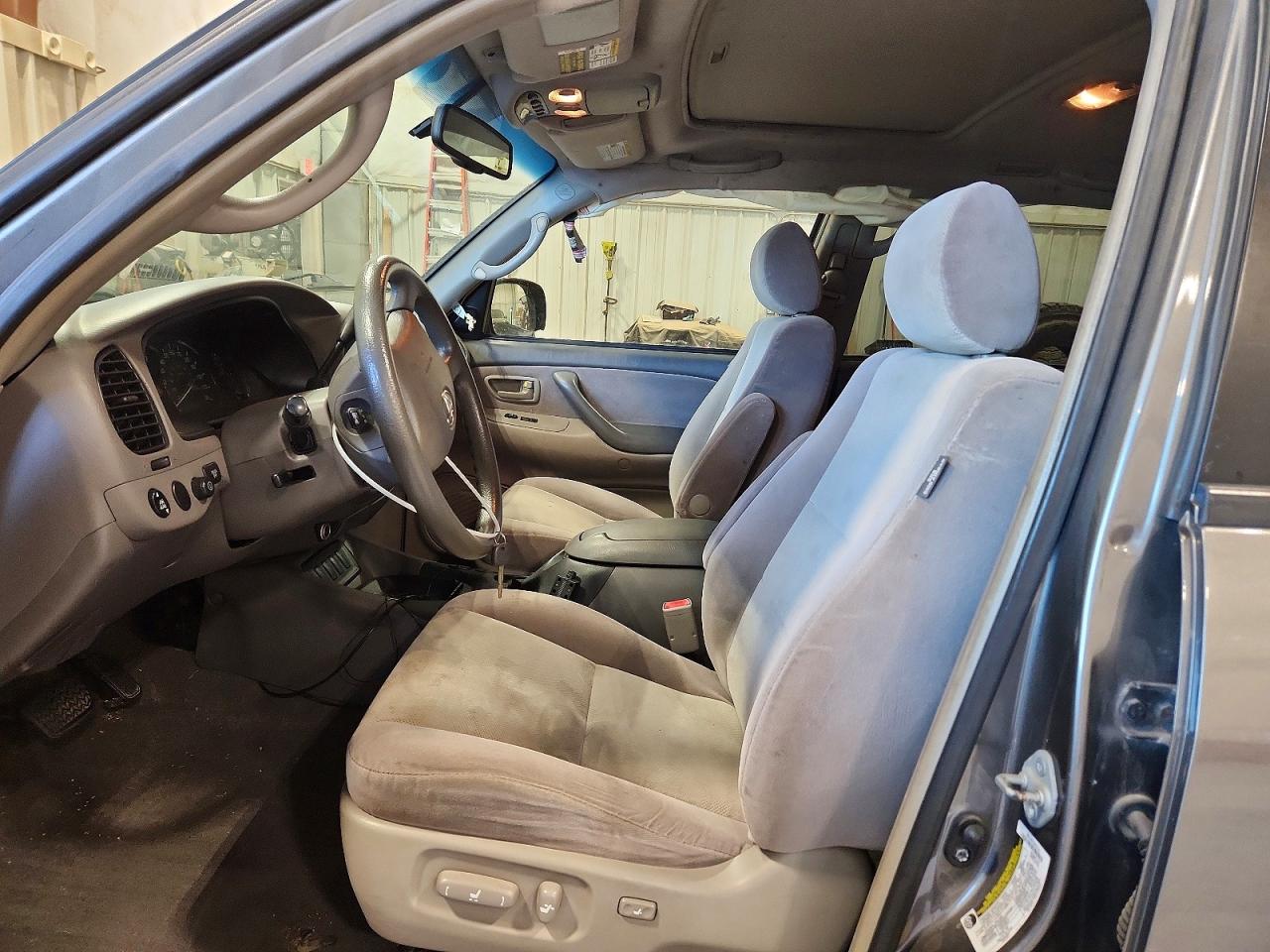 2007 Toyota Sequoia Sr5 Серый vin: 5TDBT44A97S279837