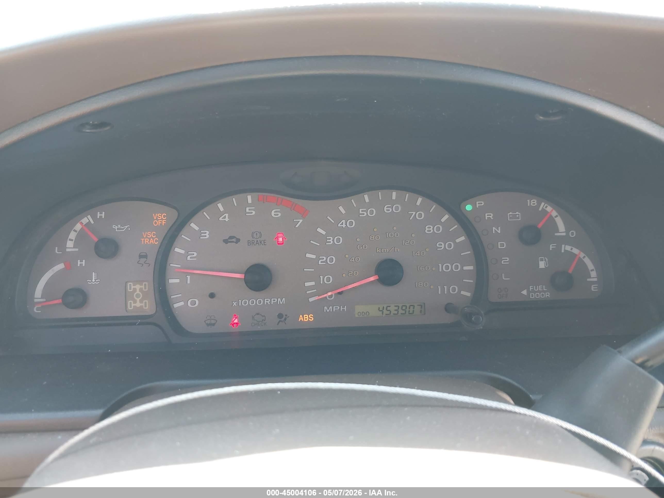 2001 Toyota Sequoia Sr5 V8 Красный vin: 5TDBT44AX1S015906