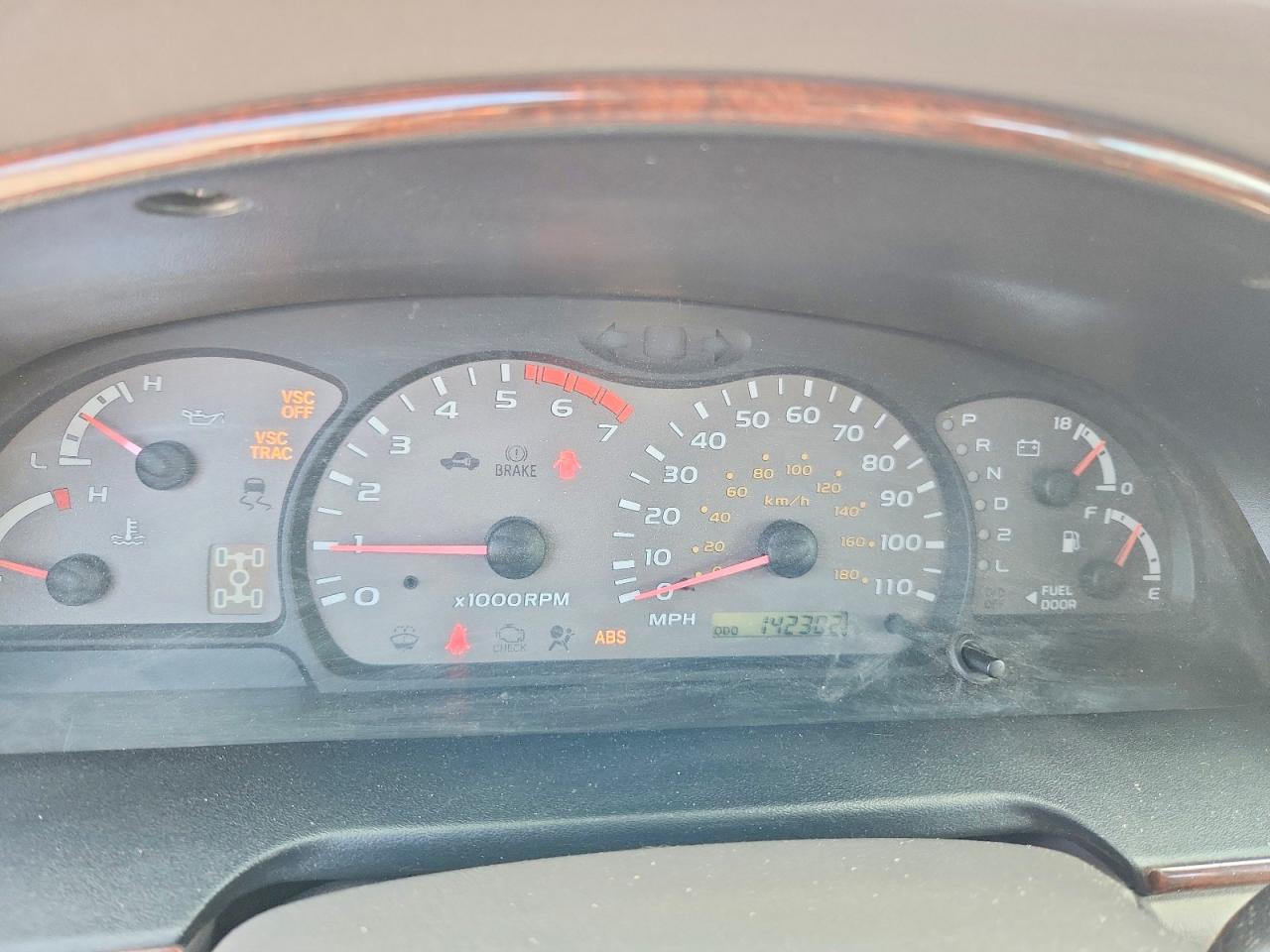 2001 Toyota Sequoia Sr5 Silver vin: 5TDBT44AX1S047545