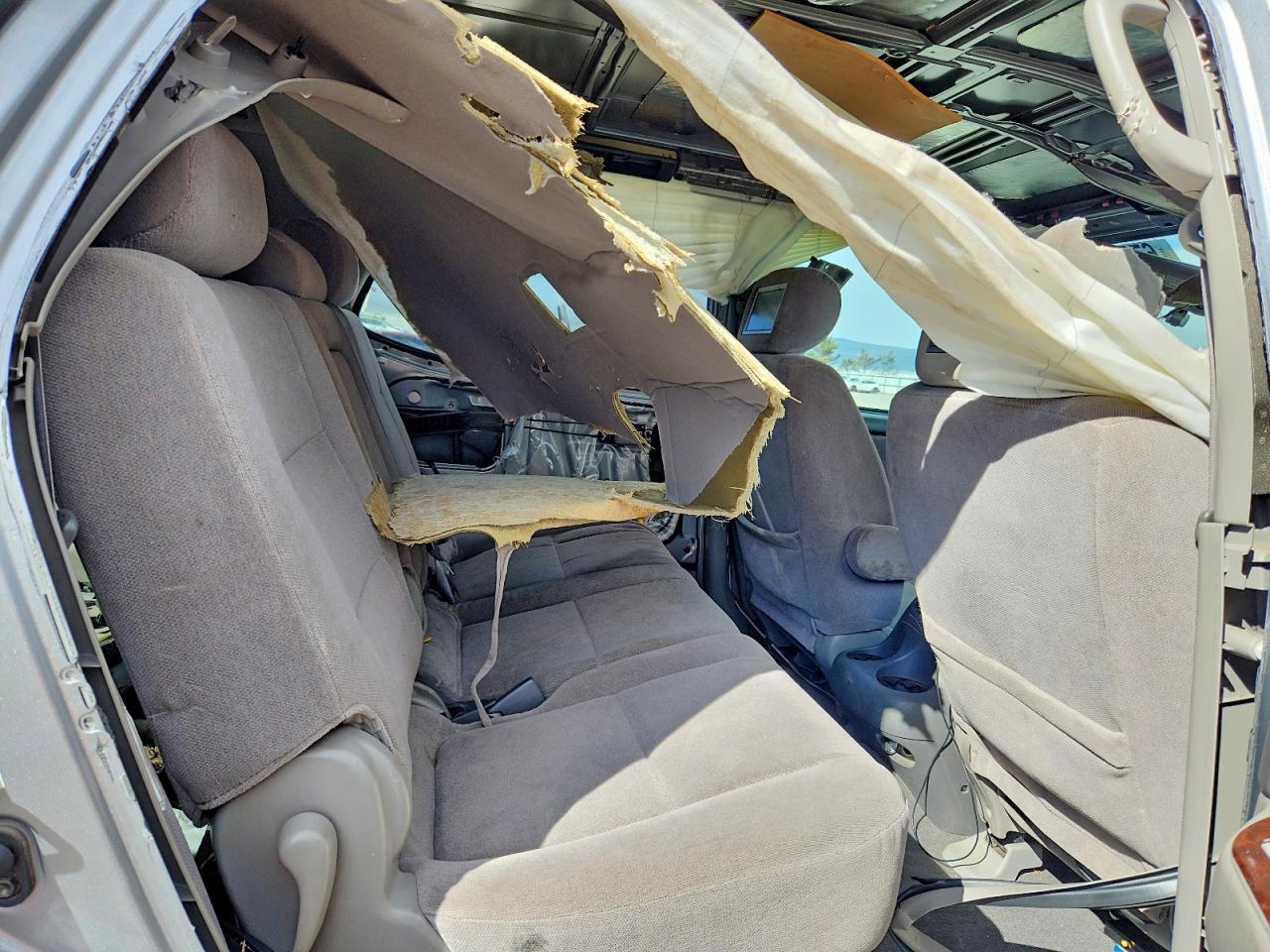 2001 Toyota Sequoia Sr5 Silver vin: 5TDBT44AX1S047545