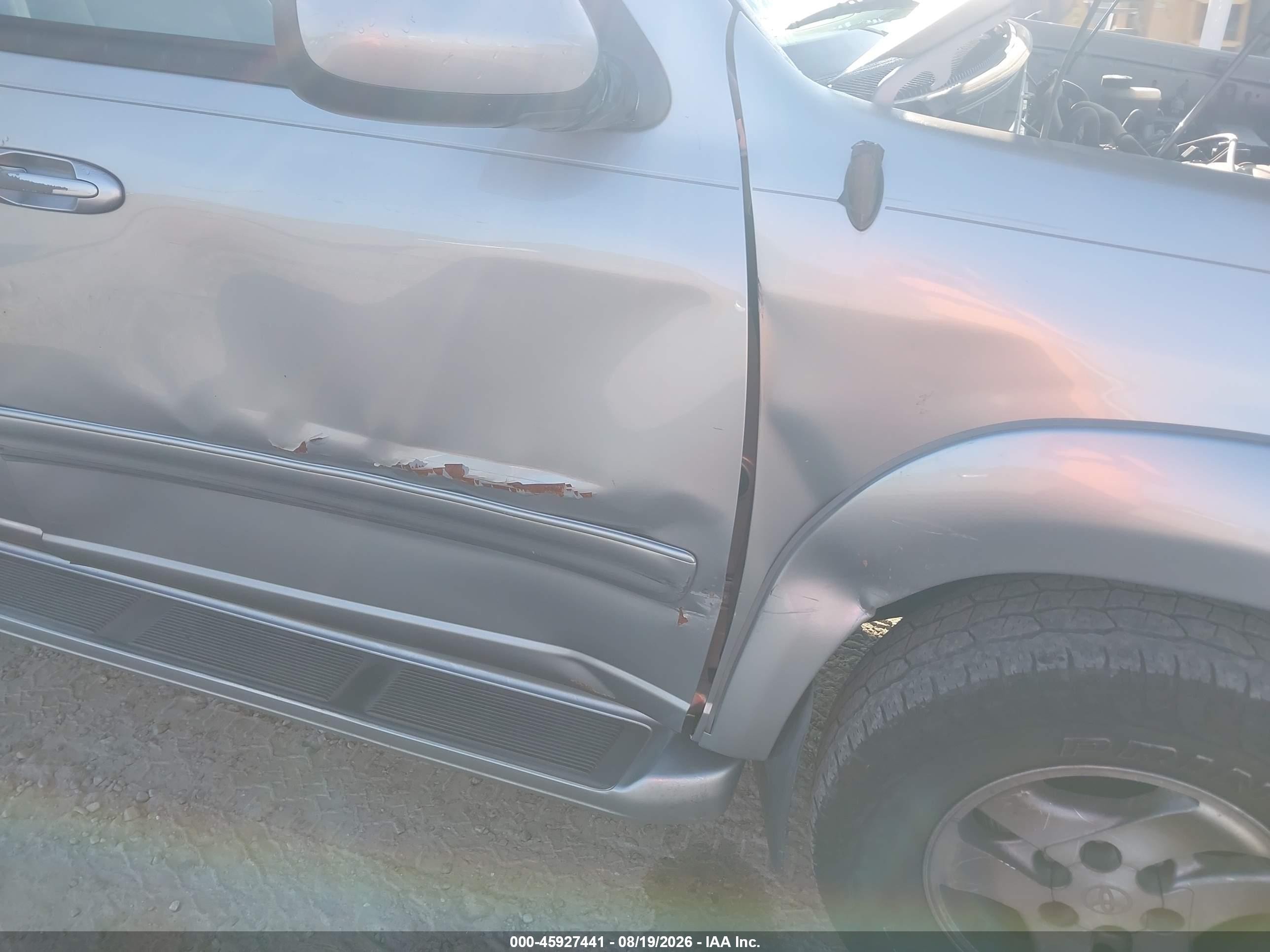 2002 Toyota Sequoia Sr5 V8 Silver vin: 5TDBT44AX2S066369