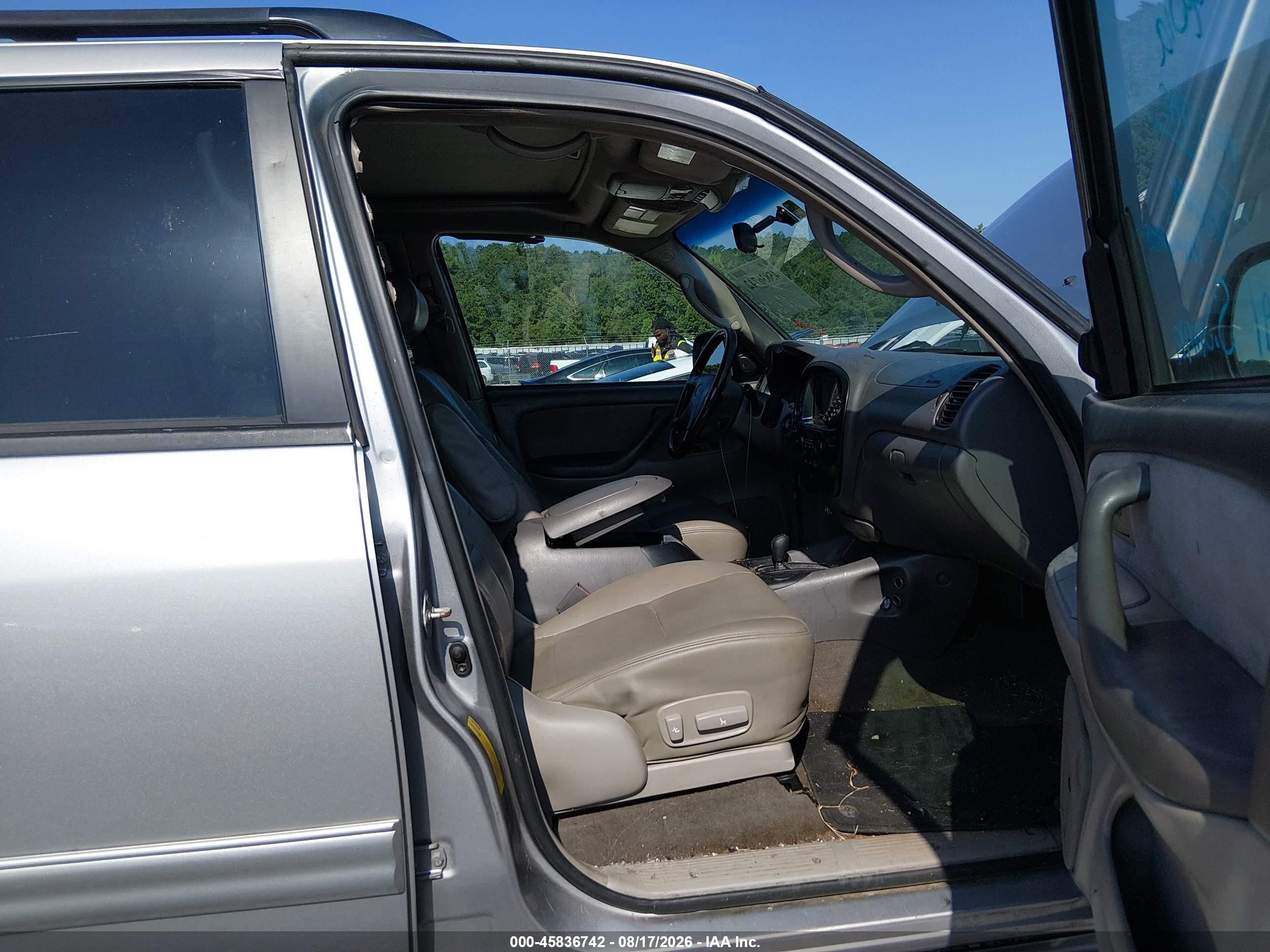 2002 Toyota Sequoia Sr5 V8 Silver vin: 5TDBT44AX2S096813