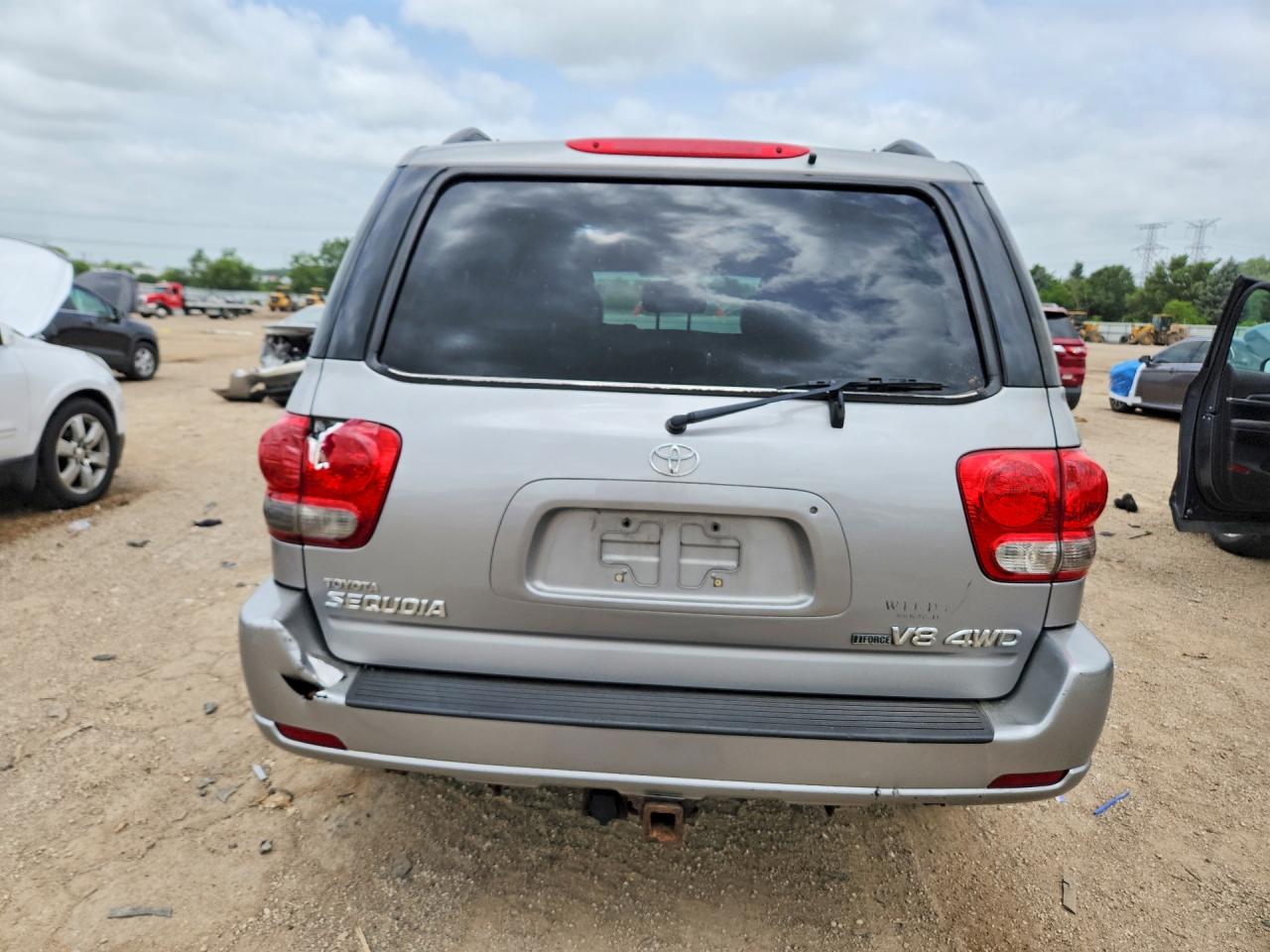 2005 Toyota Sequoia Sr5 Silver vin: 5TDBT44AX5S234662