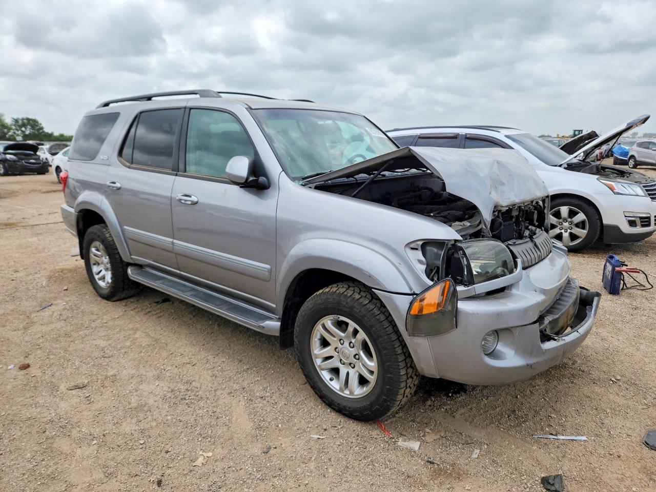 2005 Toyota Sequoia Sr5 Silver vin: 5TDBT44AX5S234662