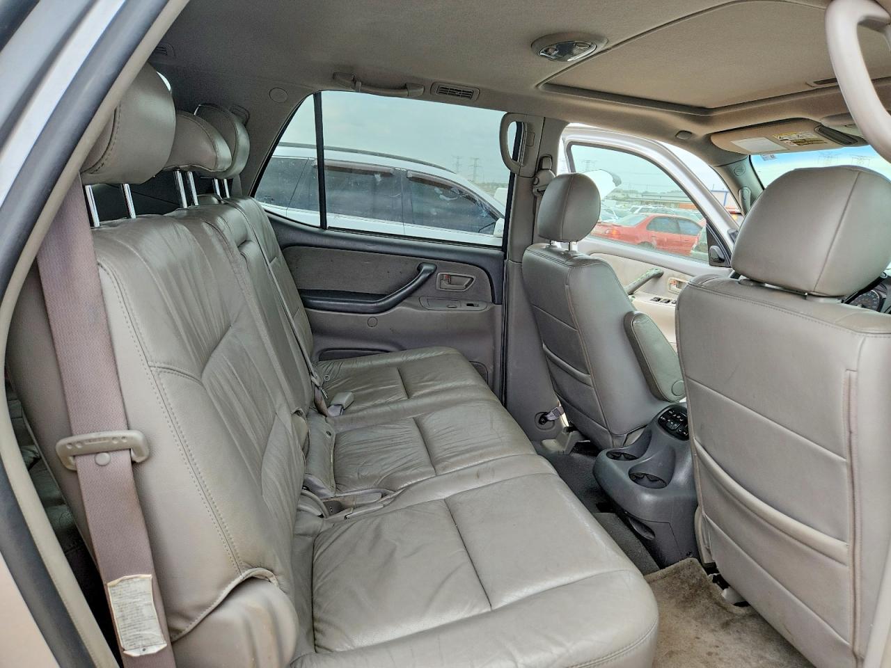 2005 Toyota Sequoia Sr5 Silver vin: 5TDBT44AX5S234662