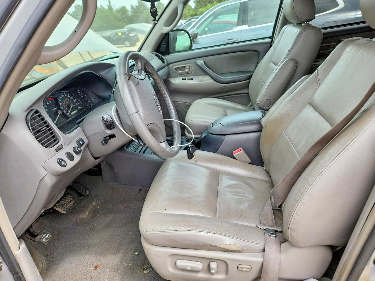 2005 Toyota Sequoia Sr5 Silver vin: 5TDBT44AX5S234662