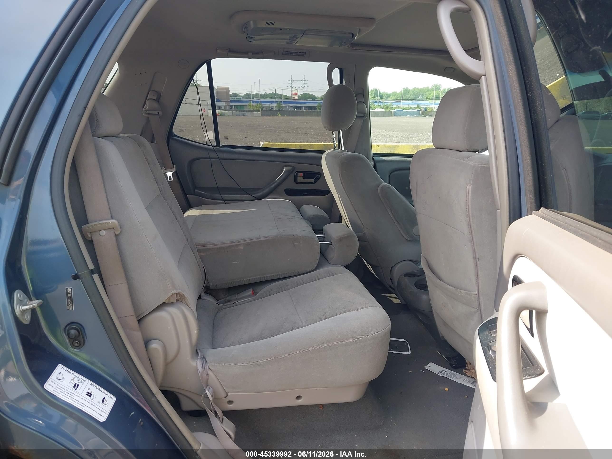 2005 Toyota Sequoia Sr5 V8 Black vin: 5TDBT44AX5S240638