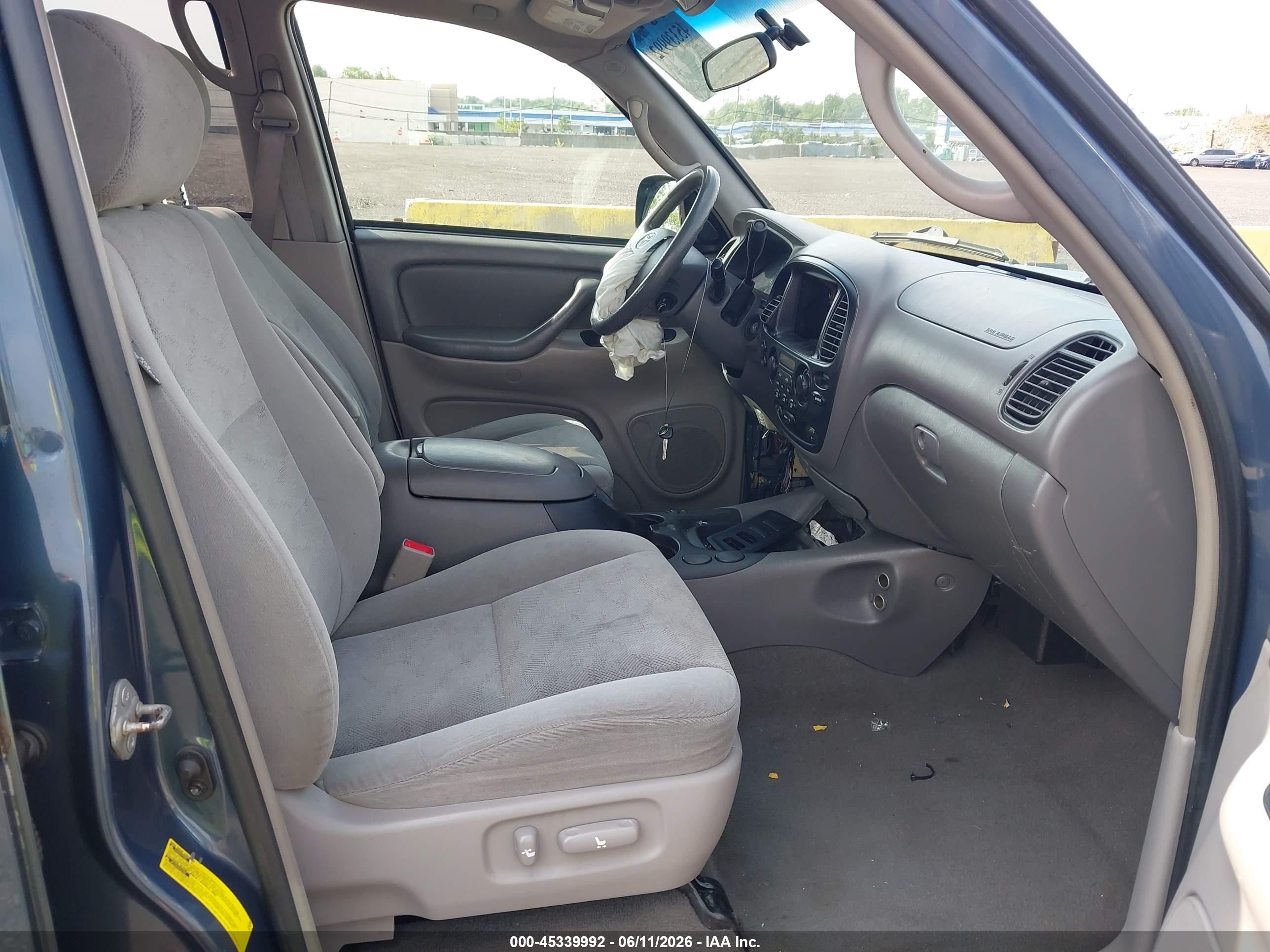 2005 Toyota Sequoia Sr5 V8 Black vin: 5TDBT44AX5S240638
