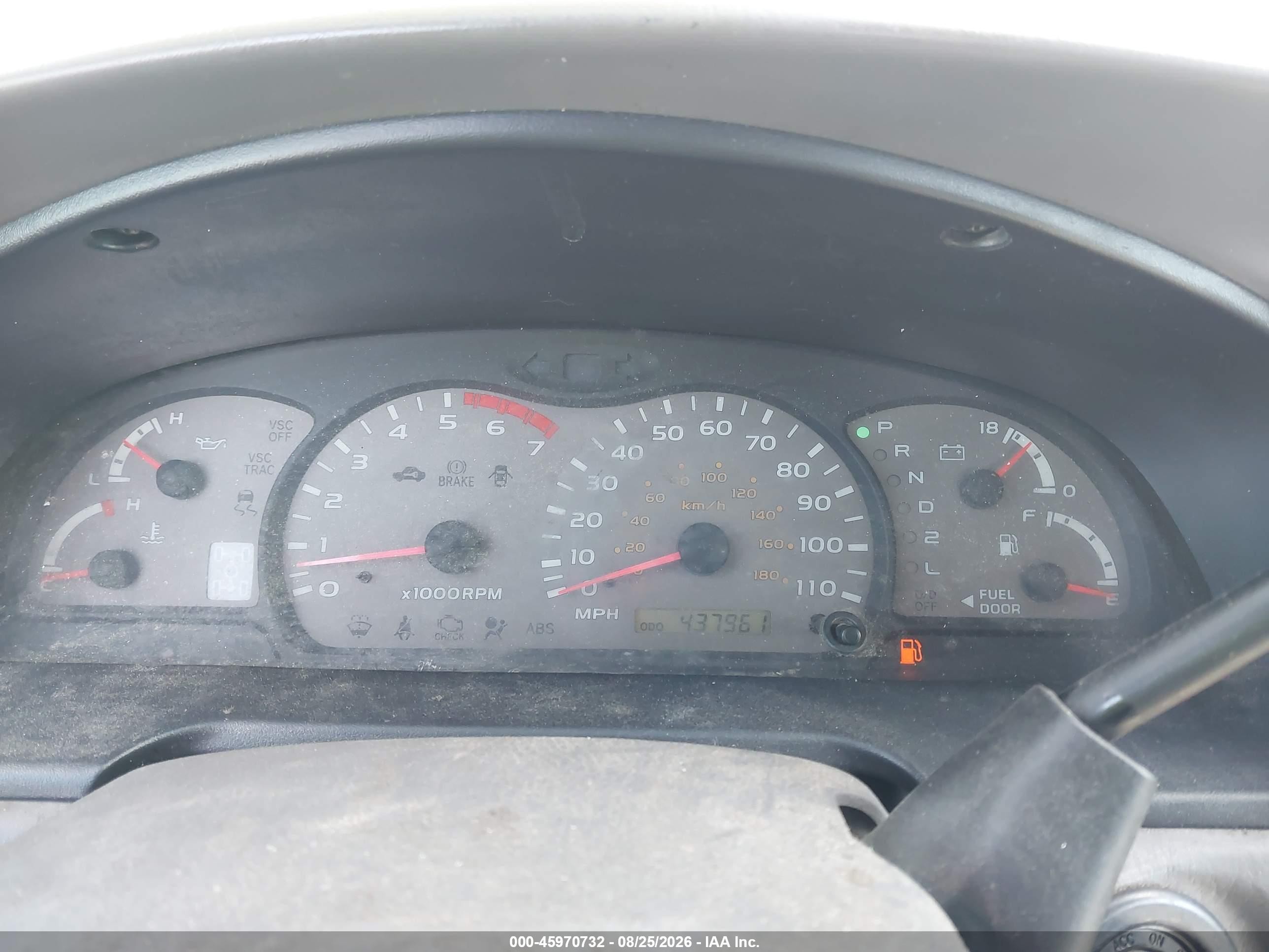 2001 Toyota Sequoia Limited V8 Silver vin: 5TDBT48A01S001572