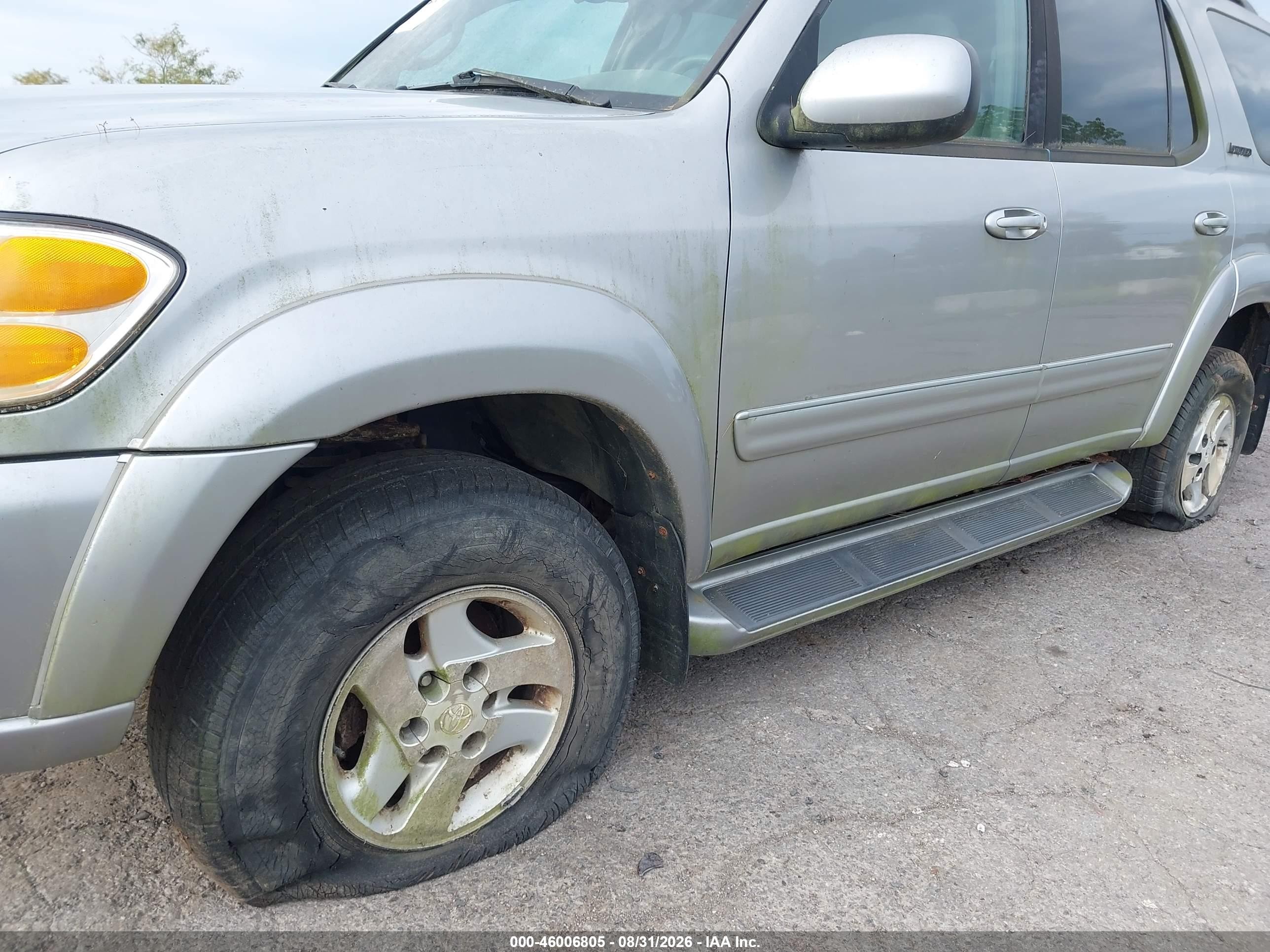 2001 Toyota Sequoia Limited V8 Silver vin: 5TDBT48A01S009669