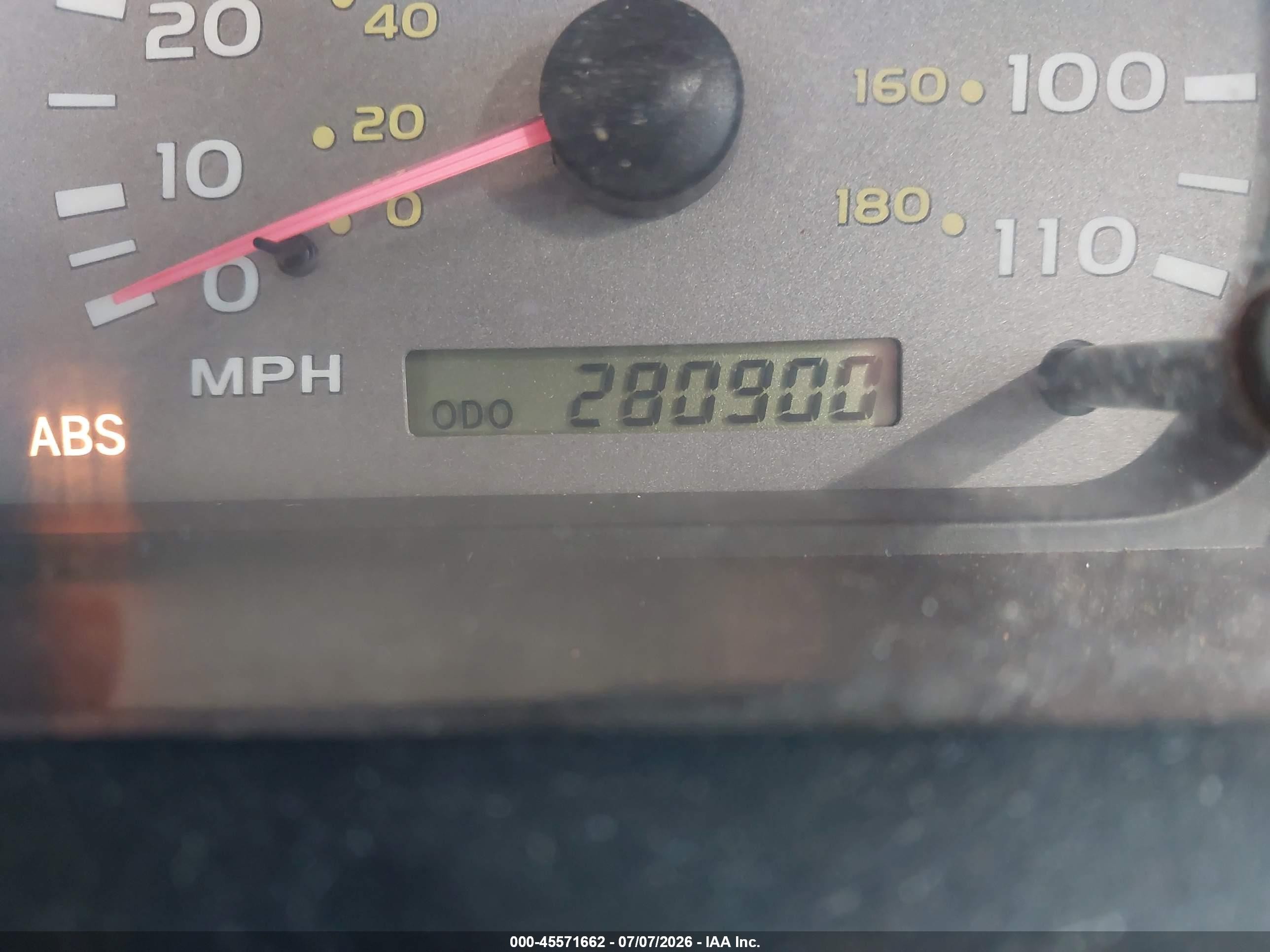 2002 Toyota Sequoia Limited V8 Черный vin: 5TDBT48A02S085359