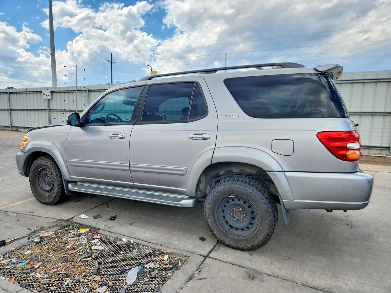 2002 Toyota Sequoia Limited Silver vin: 5TDBT48A02S099620