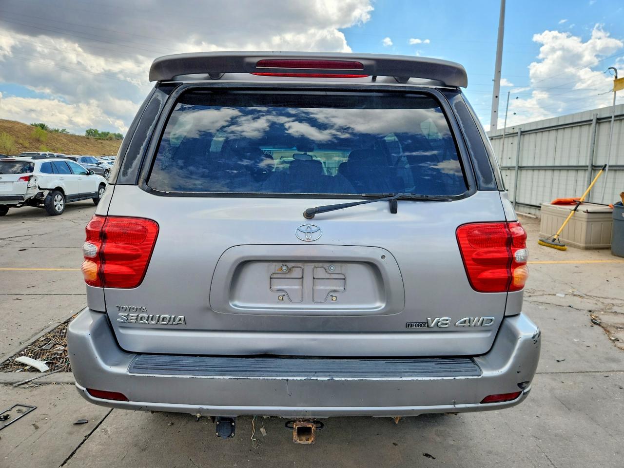 2002 Toyota Sequoia Limited Silver vin: 5TDBT48A02S099620