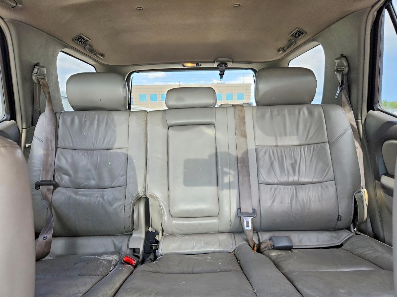 2002 Toyota Sequoia Limited Silver vin: 5TDBT48A02S099620