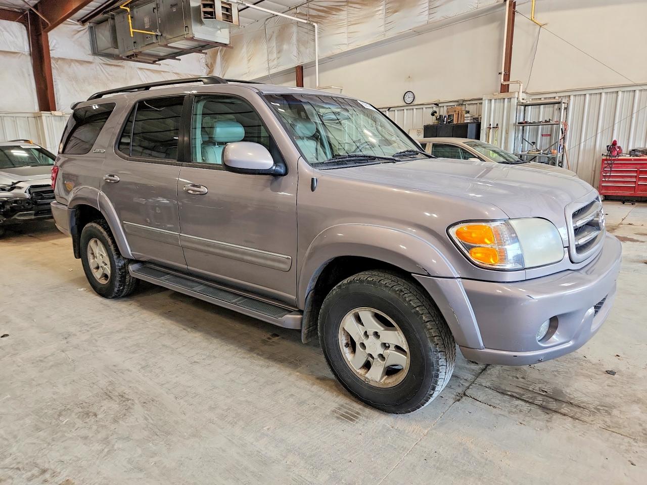 2002 Toyota Sequoia Limited Silver vin: 5TDBT48A02S109451